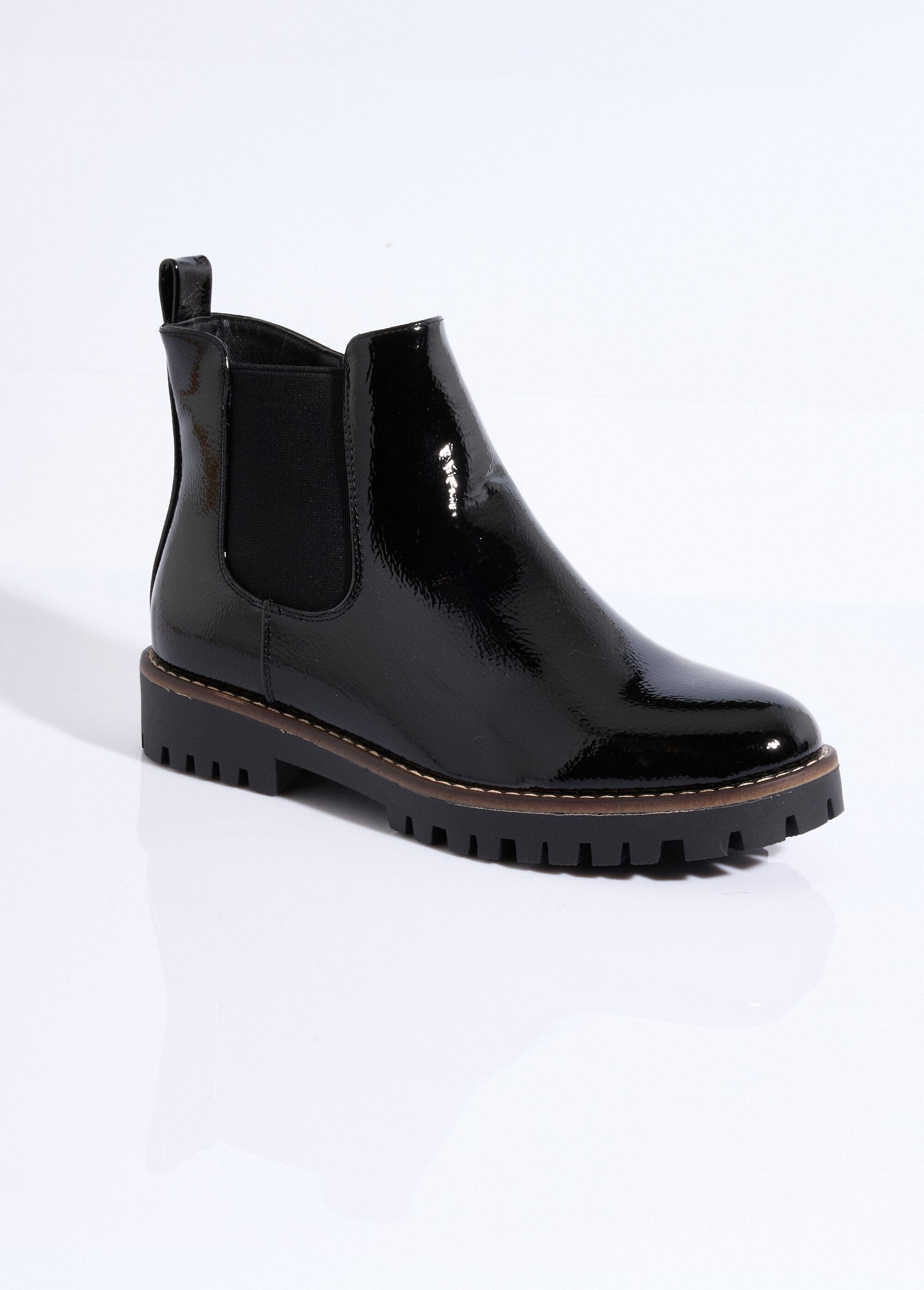 Fancy_Chelsea_boots_with_notched_sole_Black_FA1_slim