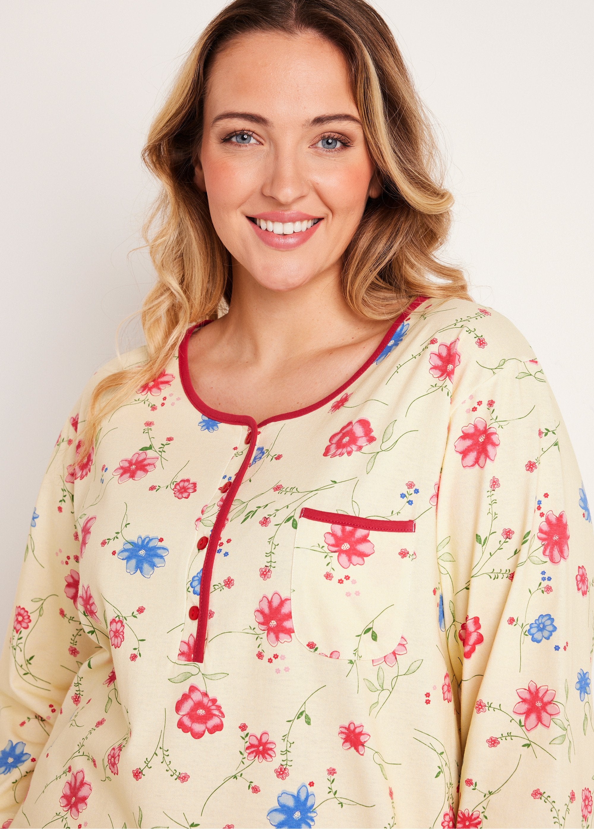 Chemise_de_nuit_coton_fleuri_manches_3/4_Fond_jaune_DE1_curvy