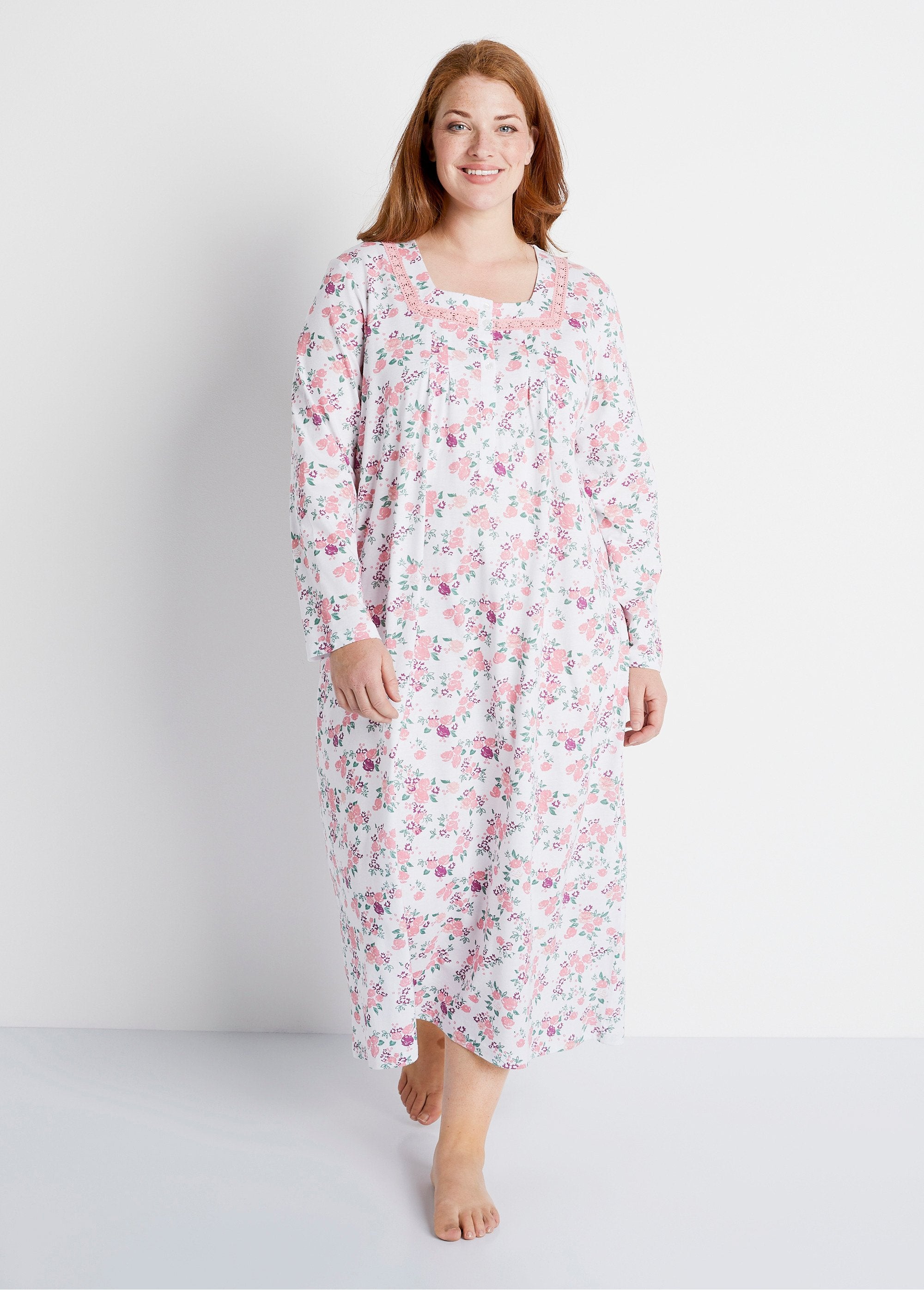 Chemise_de_nuit_longue_à_fleurs_Imprime_rose_FA1_curvy