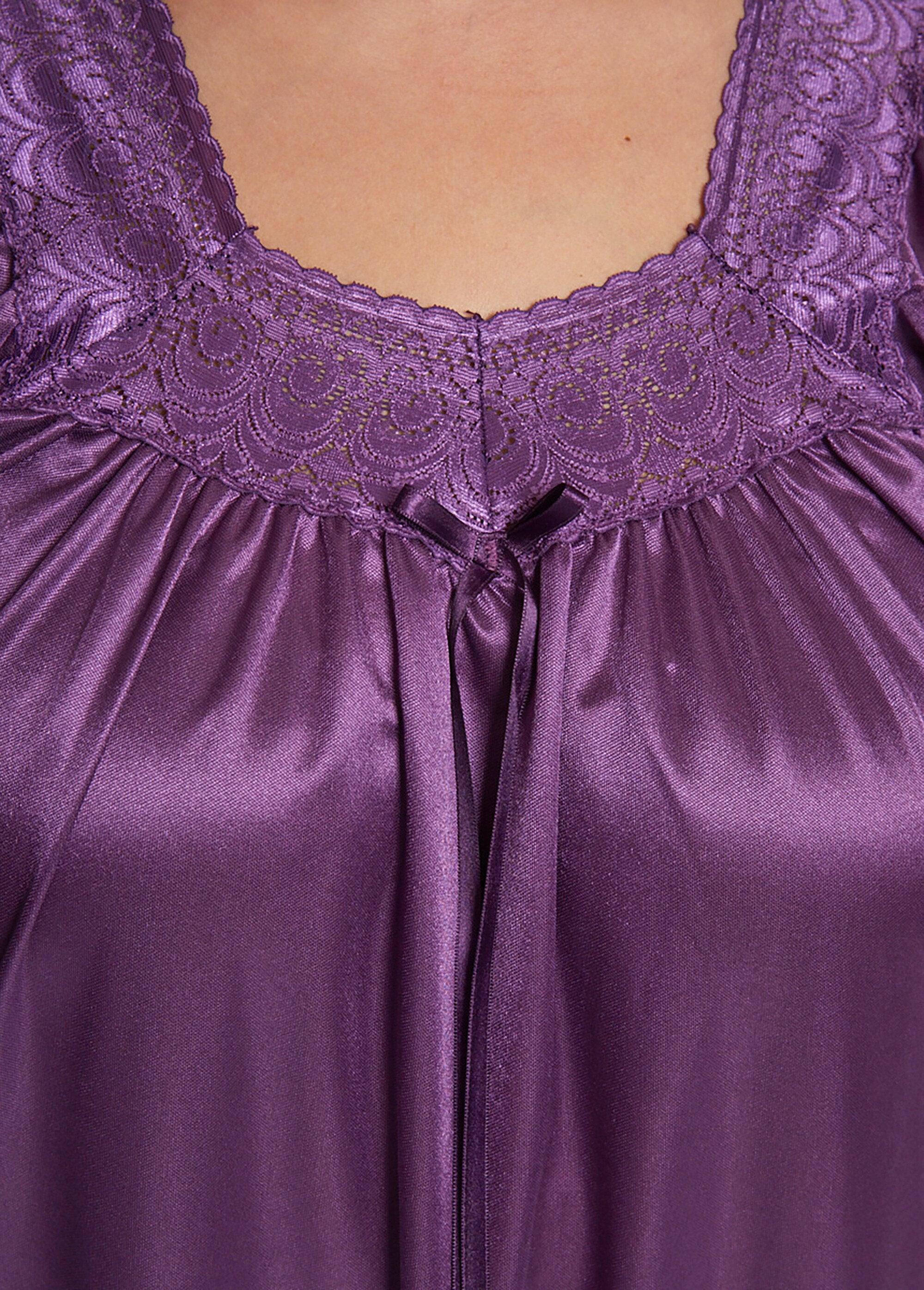 Chemise_de_nuit_satinée_longue_antistatique_dentelle_Prune_DE2_curvy