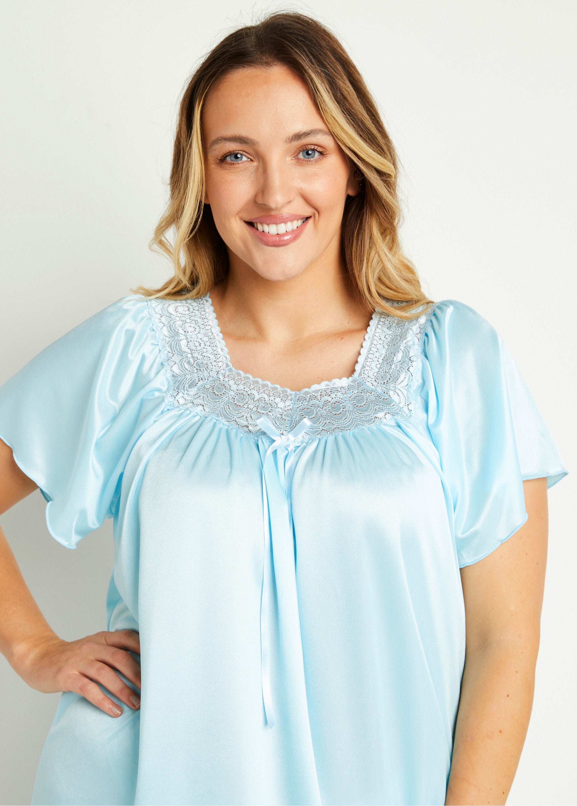 Chemise_de_nuit_satinée_longue_antistatique_dentelle_Turquoise_DE1_curvy