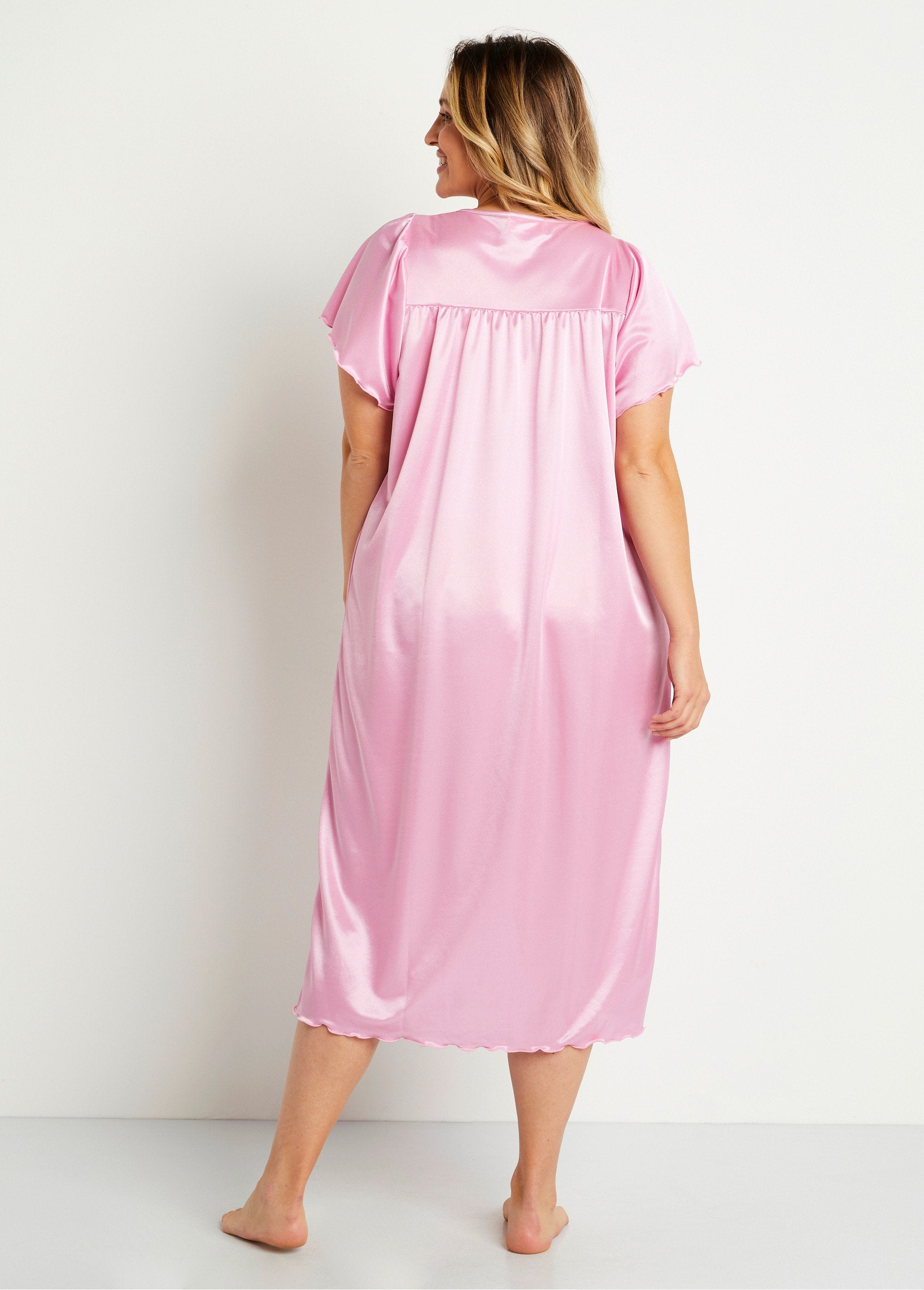 Chemise_de_nuit_satinée_longue_antistatique_dentelle_Rose_DO1_curvy