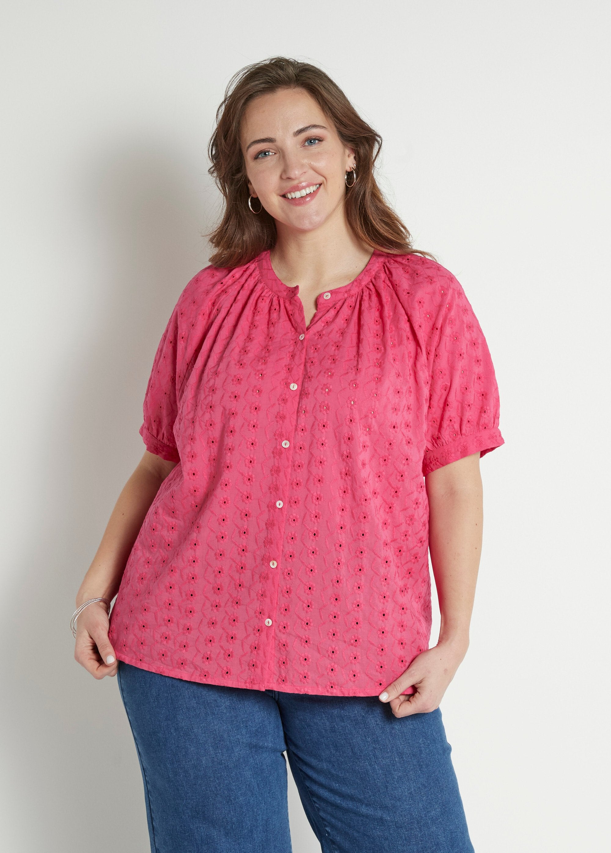 Los_katoenen_shirt,_geborduurd,_kraagloos_Fuchsia_FA1_curvy