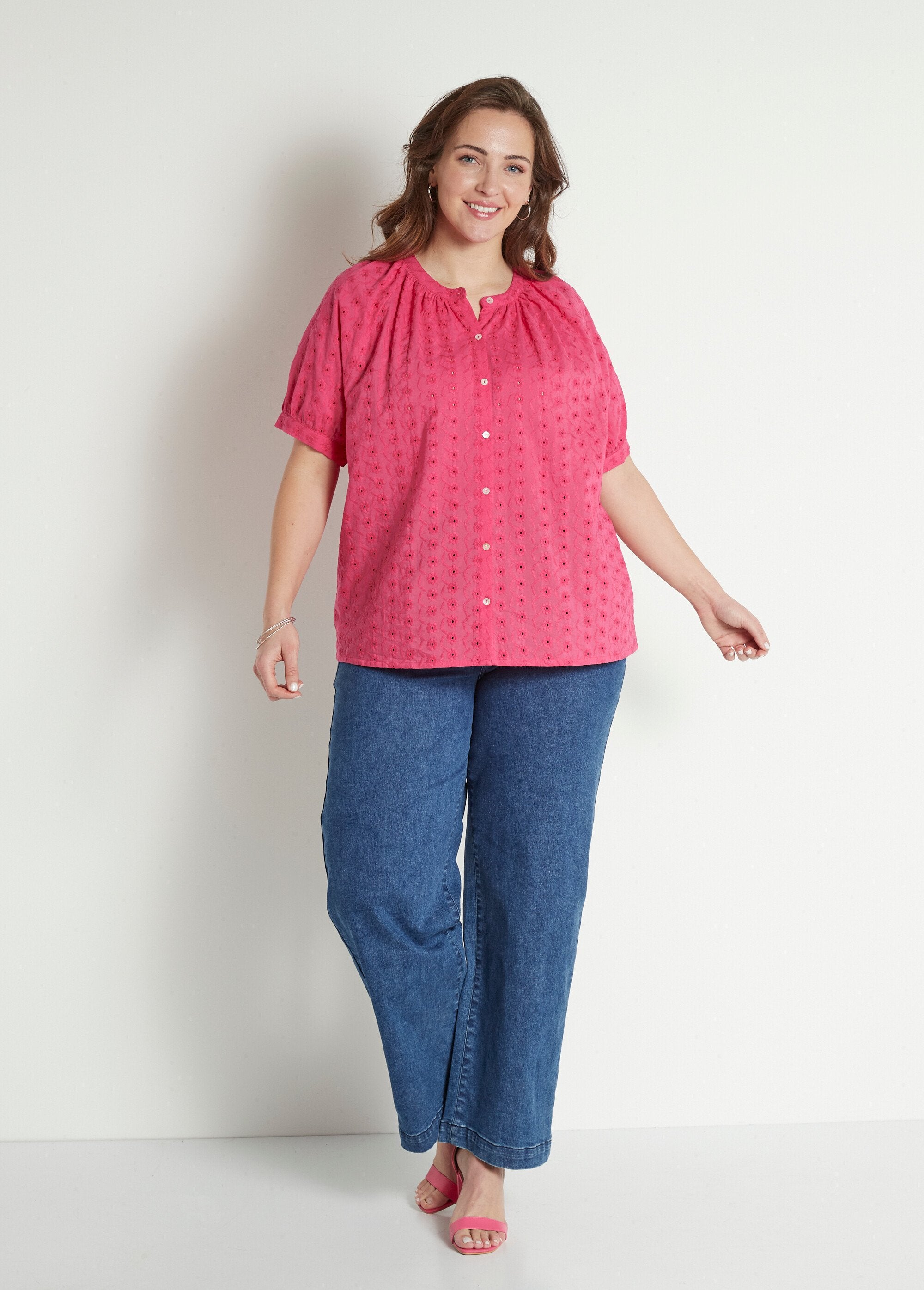 Los_katoenen_shirt,_geborduurd,_kraagloos_Fuchsia_SF1_curvy