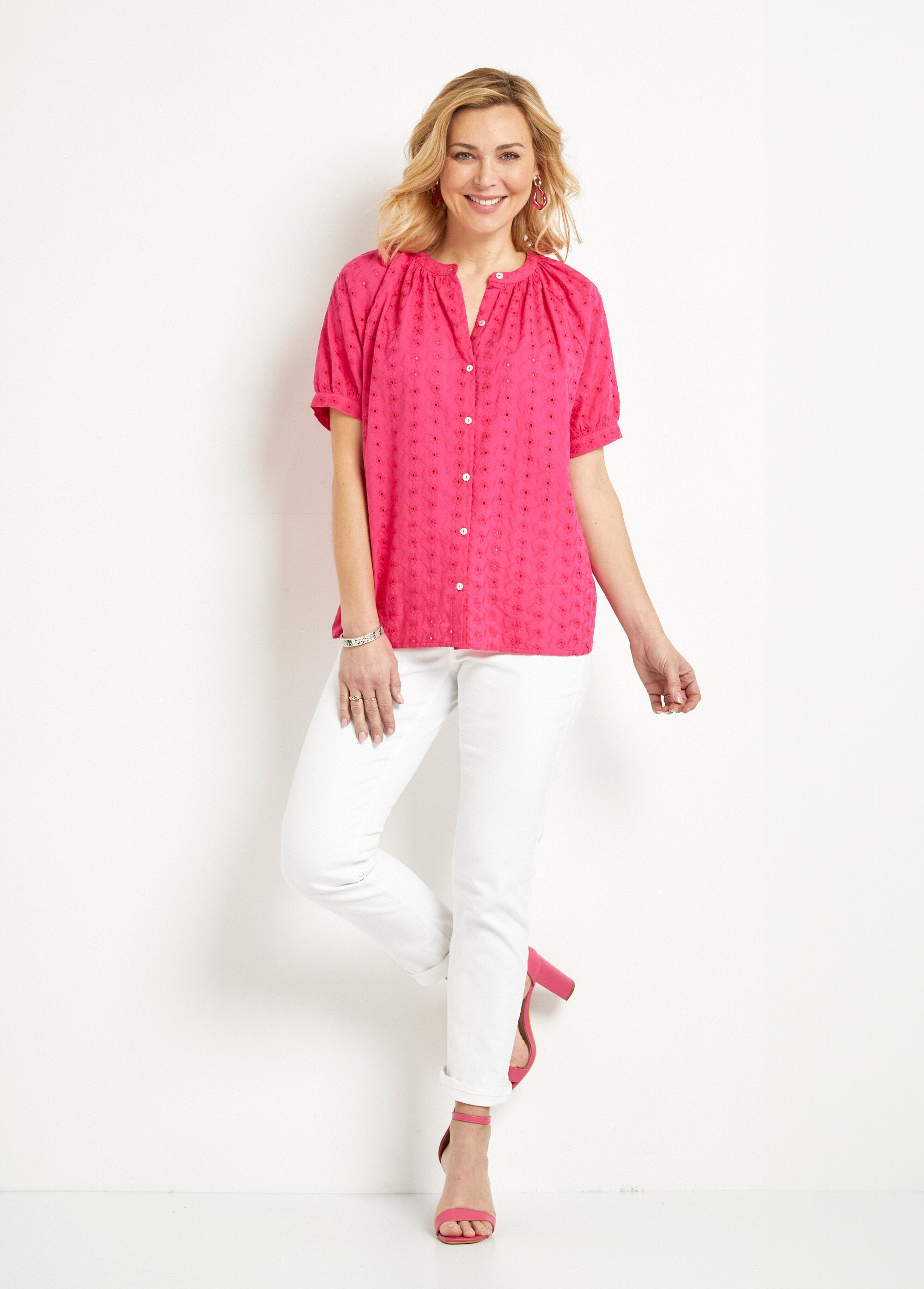 Los_katoenen_shirt,_geborduurd,_kraagloos_Fuchsia_SF1_slim