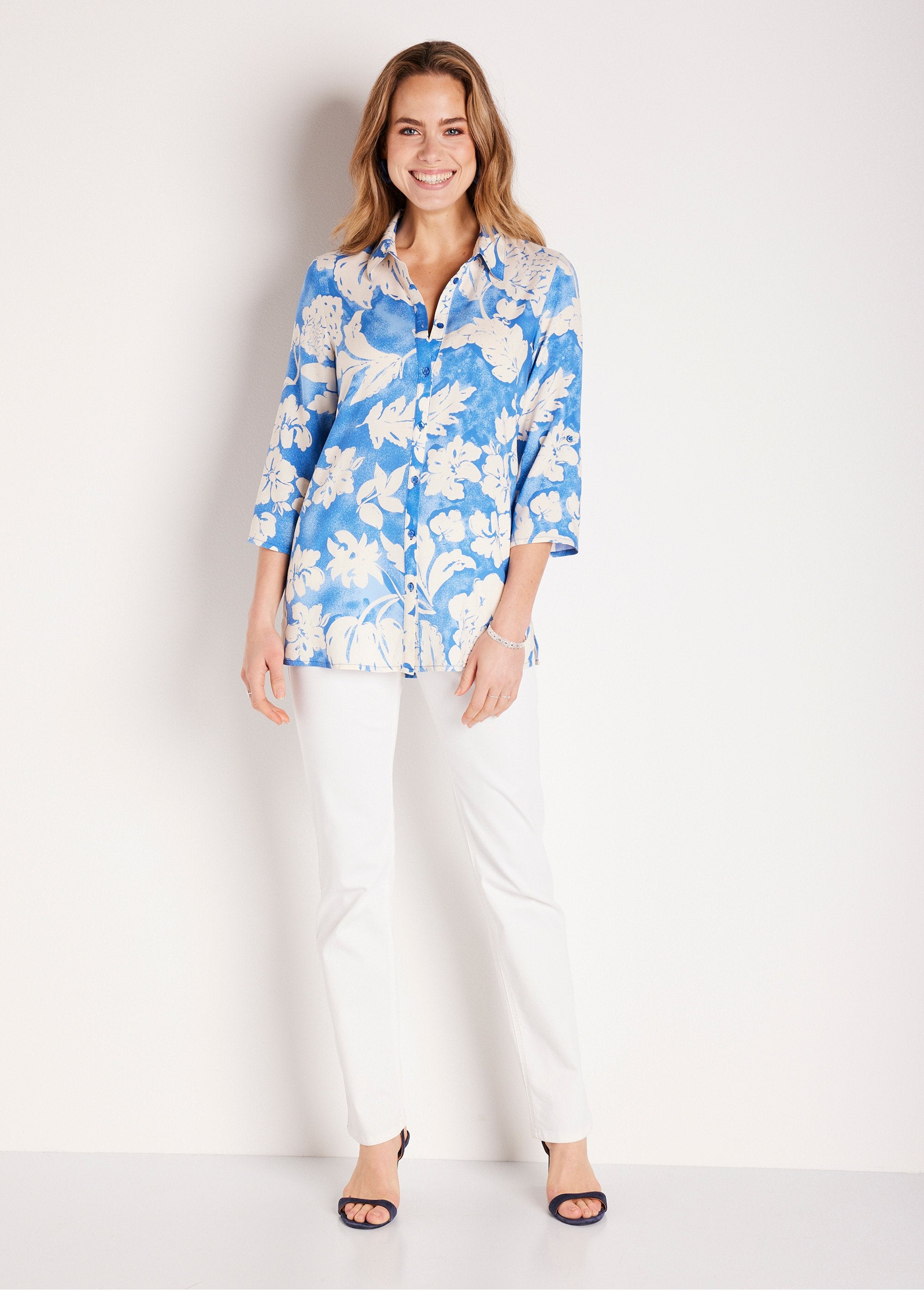 Blusa_longa_floral_solta_Azul_e_branco_SF1_slim