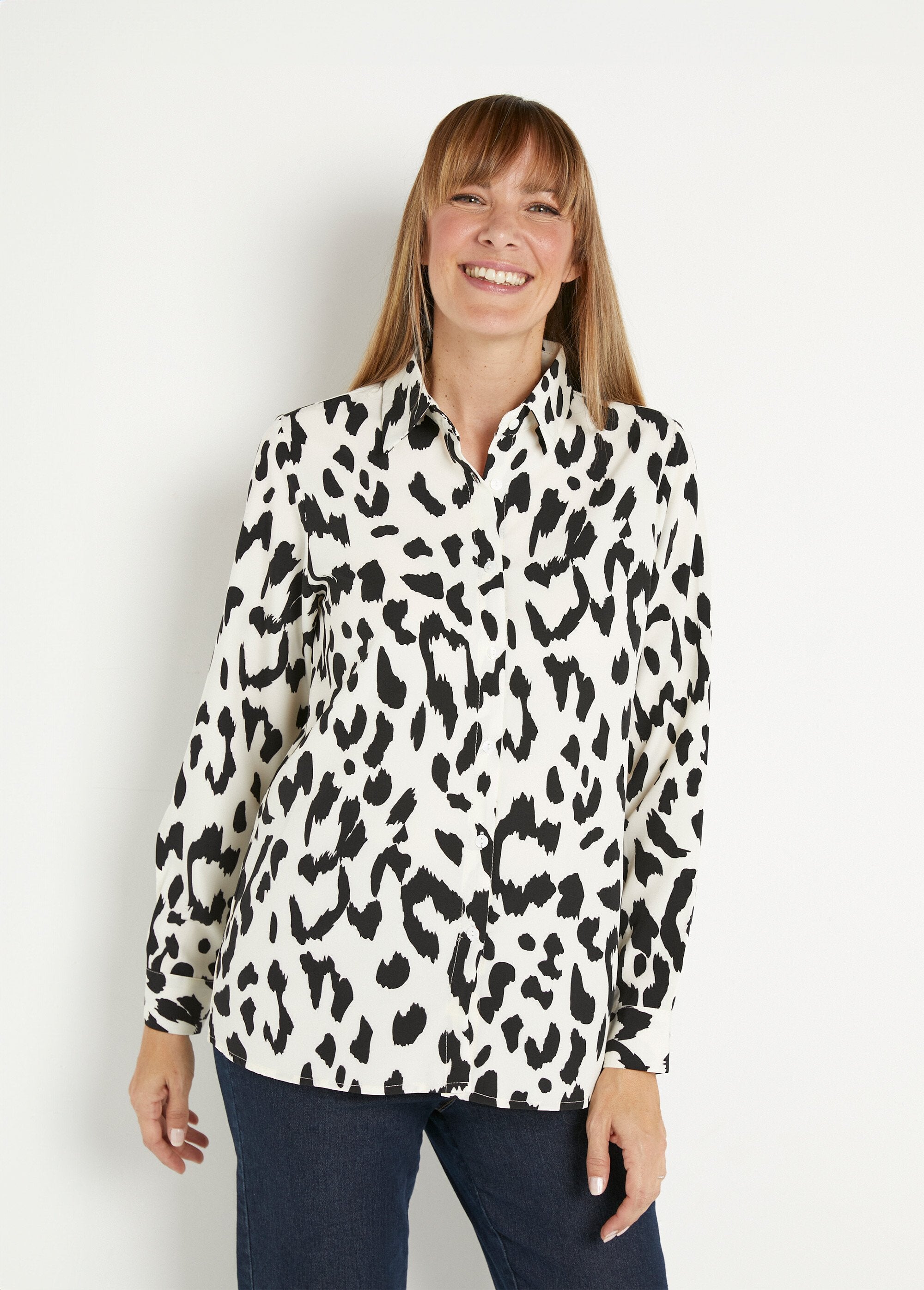 Luipaard_blouse_met_lange_mouwen_en_knoopsluiting_Leopard_FA1_slim