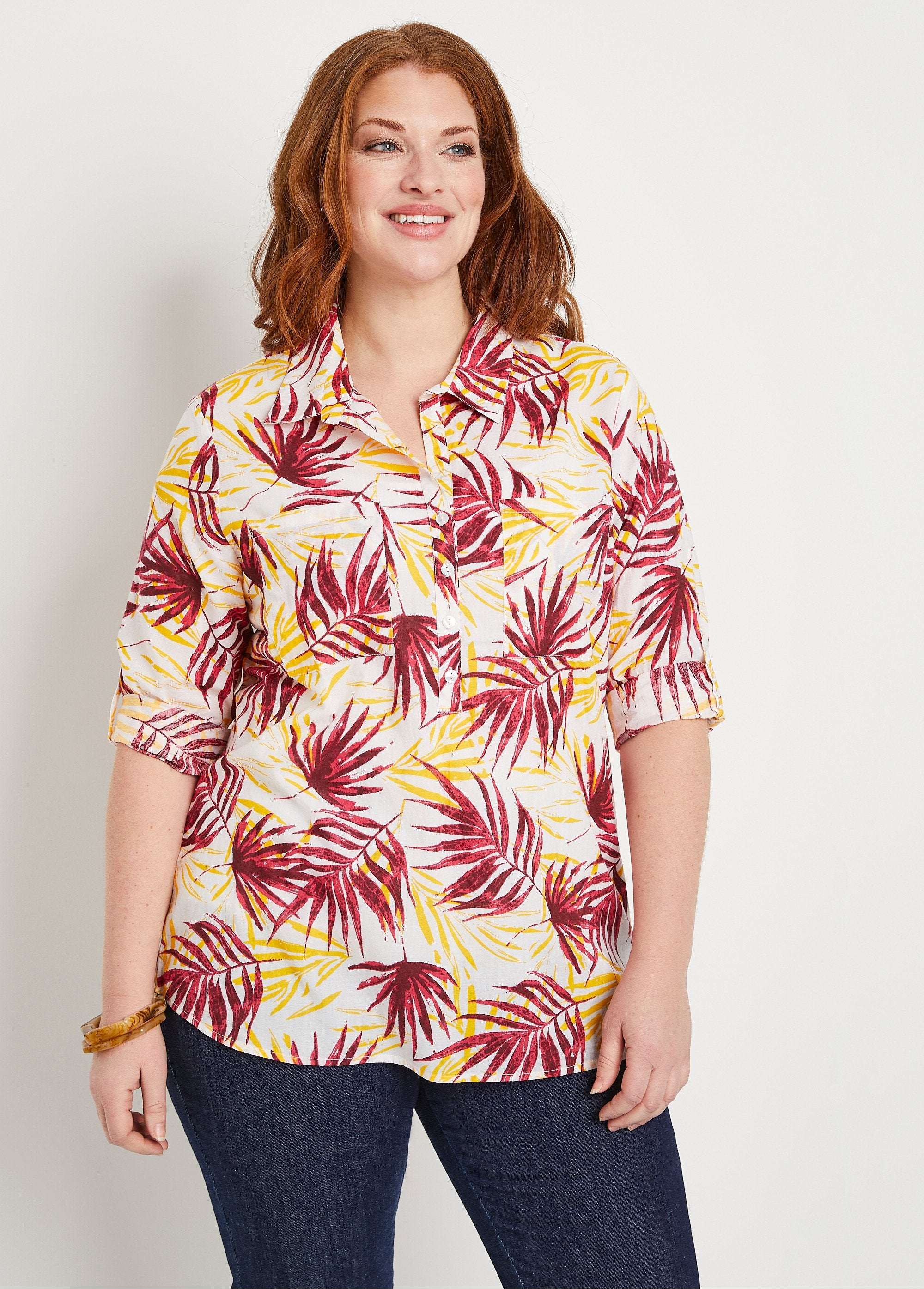 Blusa_longa_estampada_de_algodão_com_botões_Estampa_vermelha_FA1_curvy