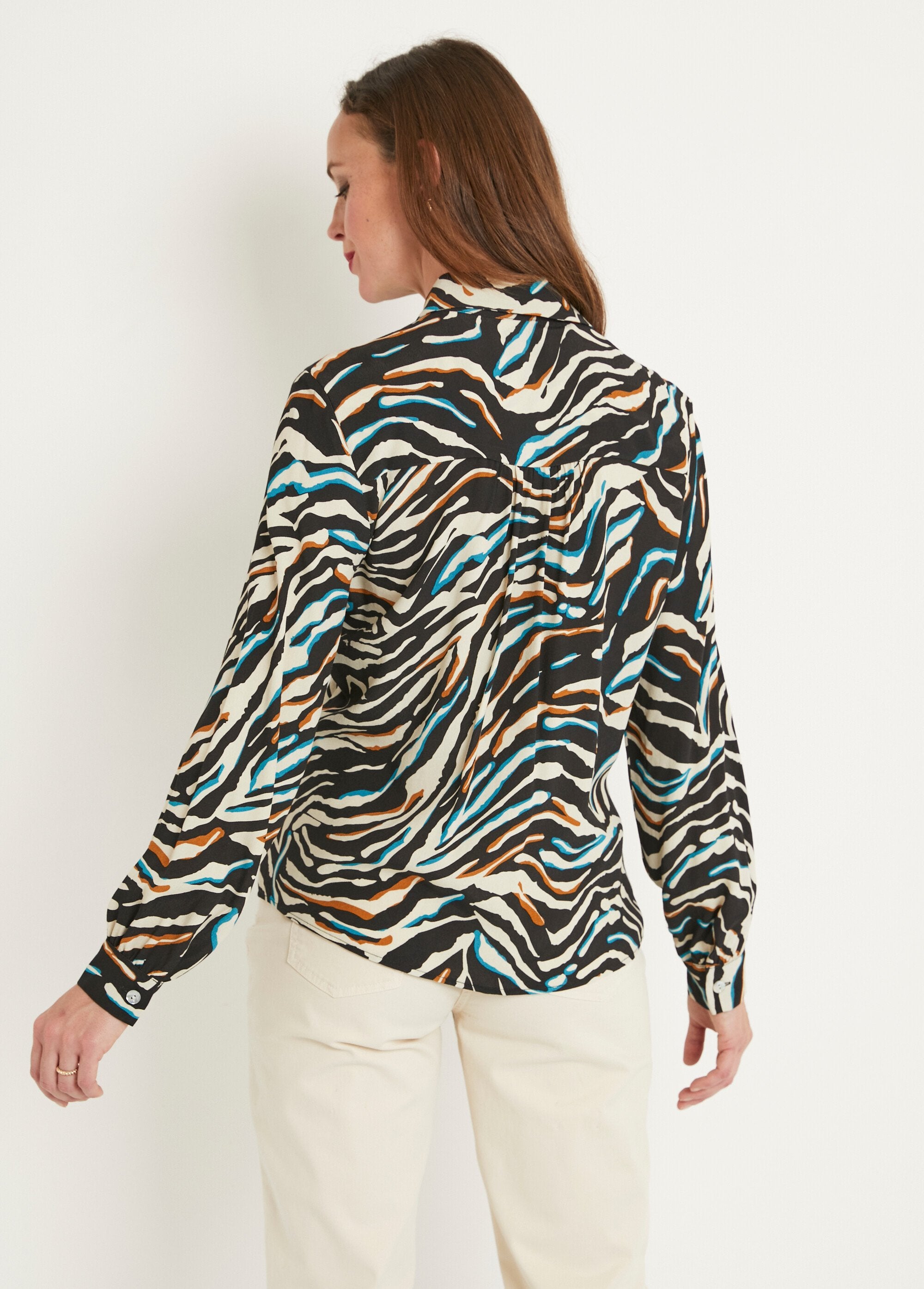 Blusa_de_botões_comprida_com_estampado_de_zebra_Noir_et_bleu_DO1_slim