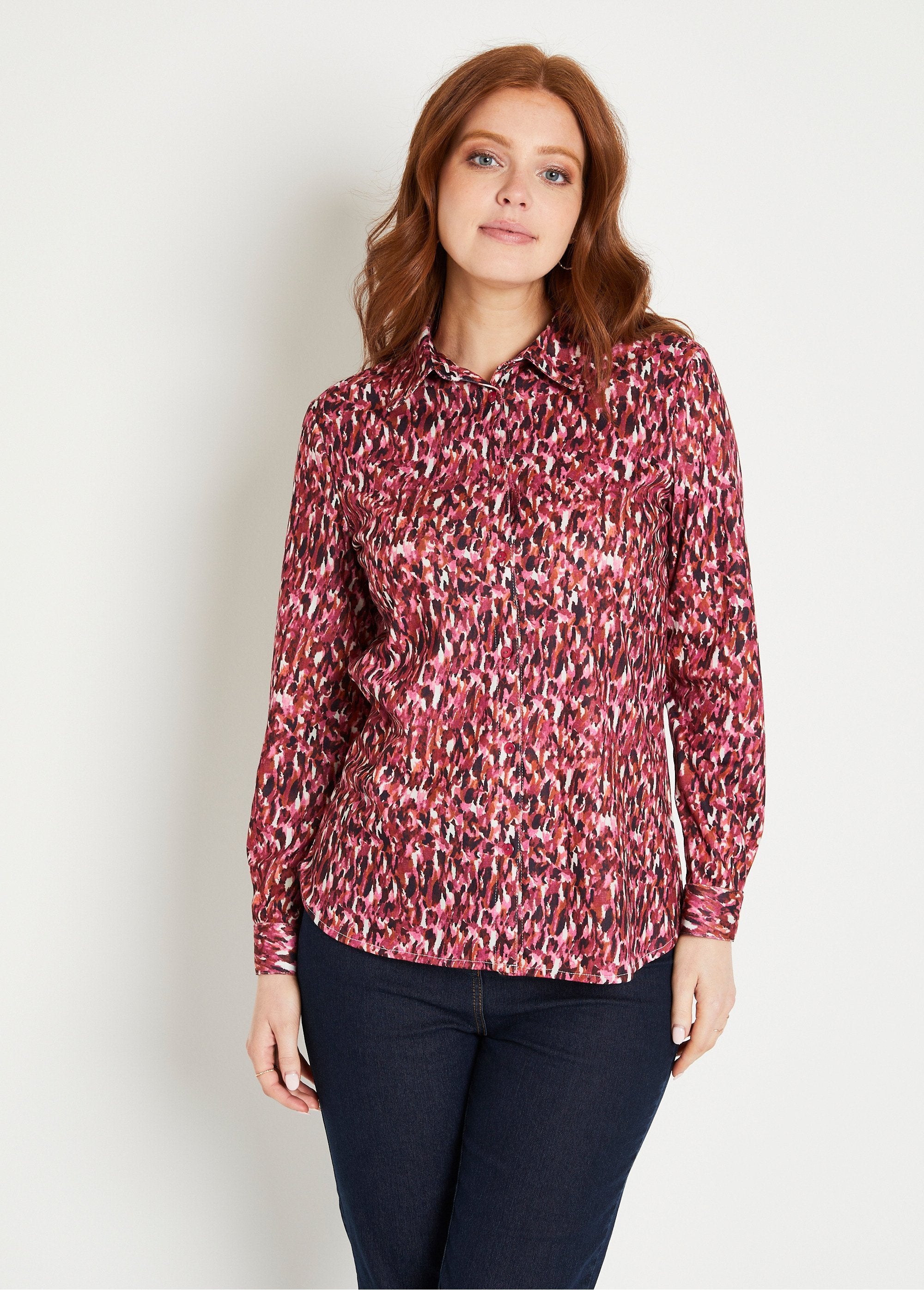 Lange_blouse_met_knoopsluiting_in_warm_grafisch_breisel_Rose_FA1_slim