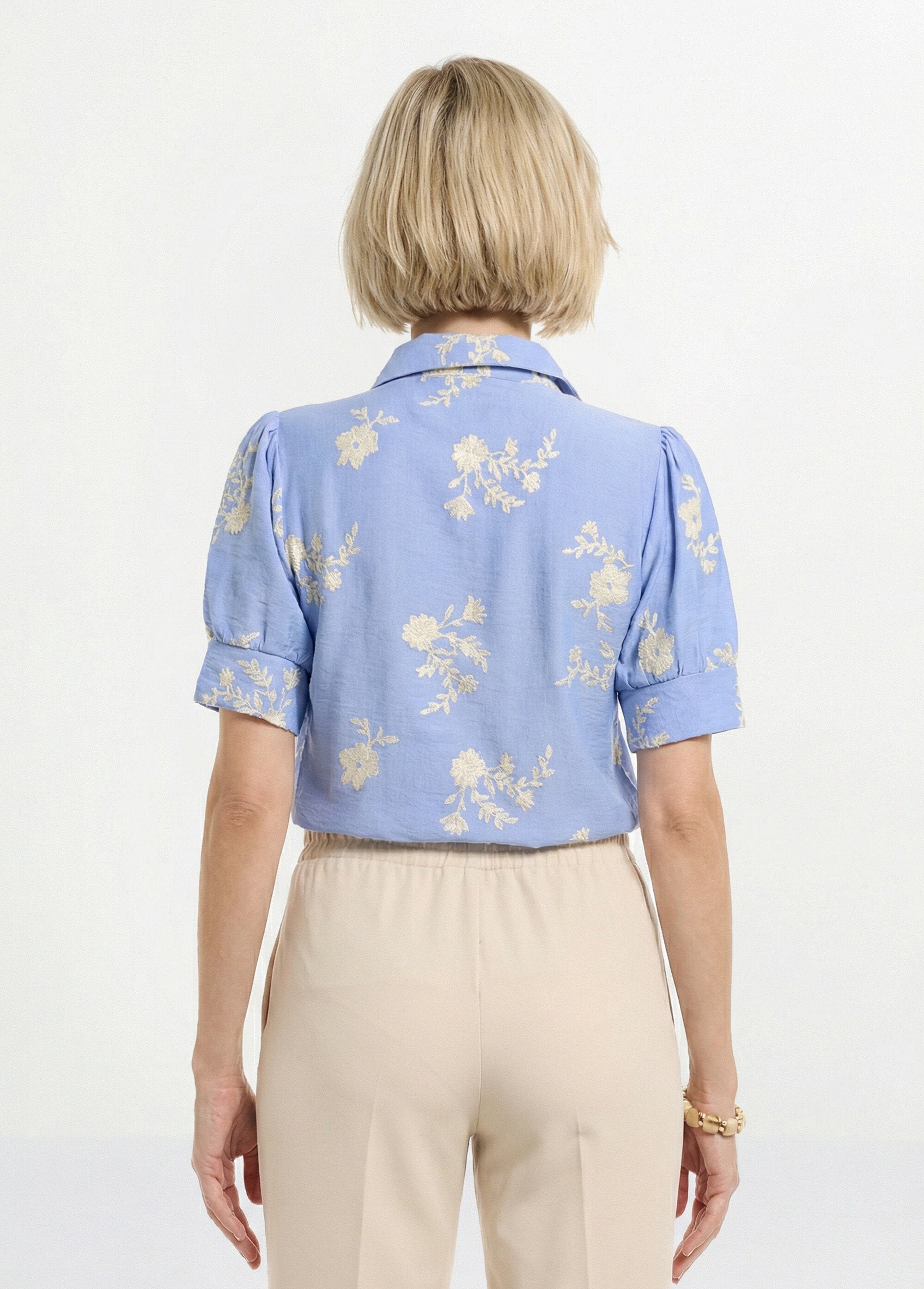 Geborduurde_blouse_met_pofmouwen_Bleu_DO1_slim