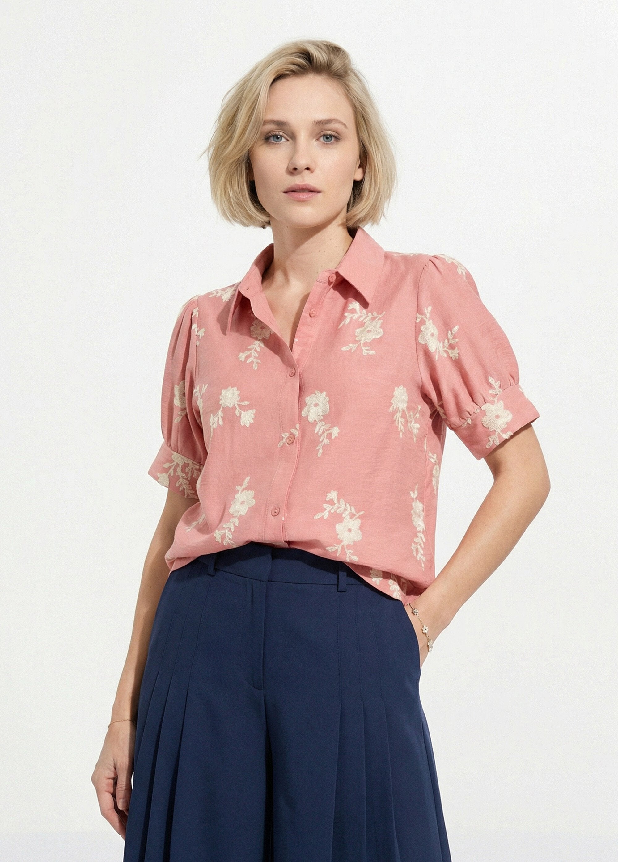 Geborduurde_blouse_met_pofmouwen_Corail_FA1_slim