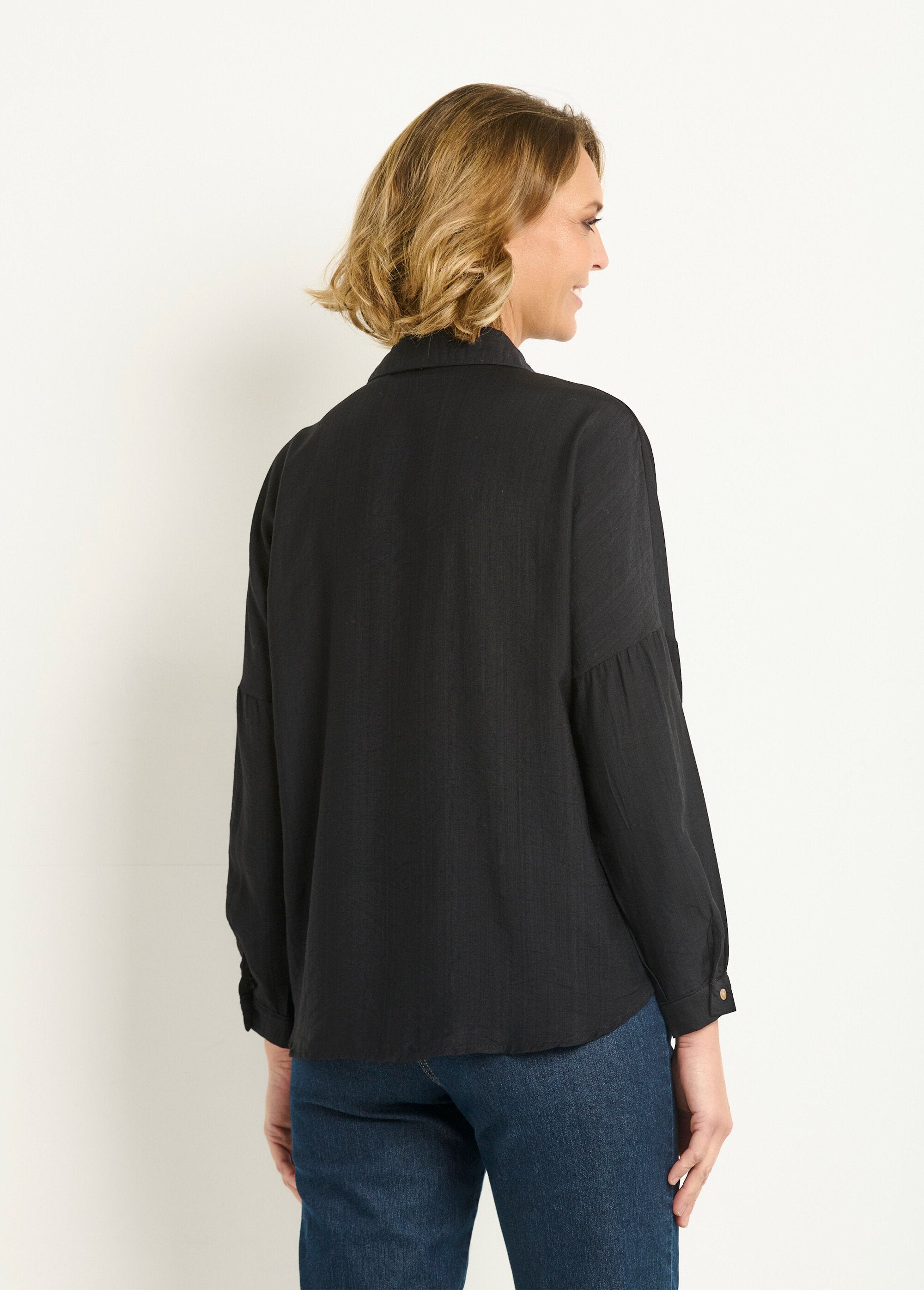 Geborduurde_blouse_met_parels_en_pailletten_Noir_DO1_slim