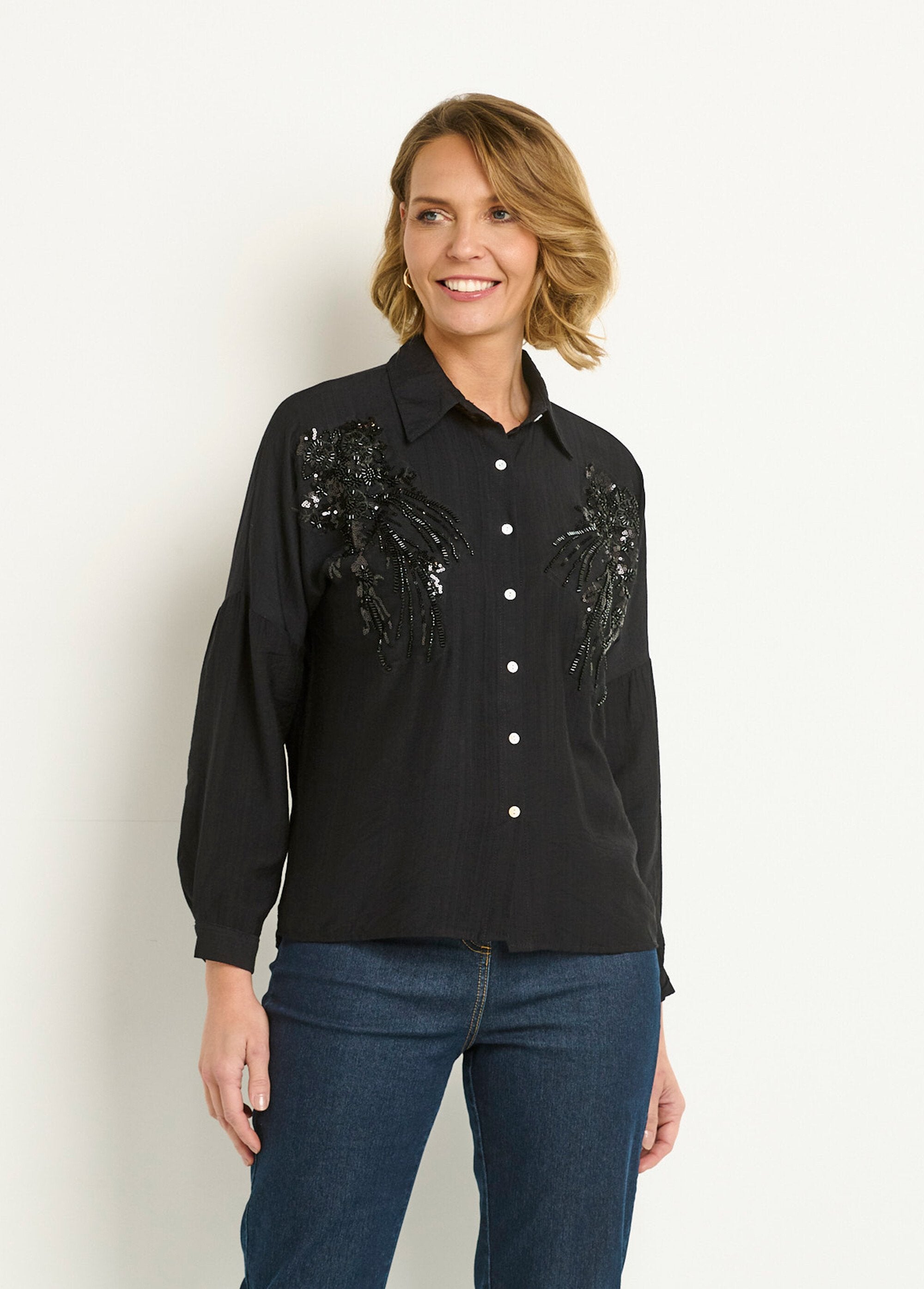 Geborduurde_blouse_met_parels_en_pailletten_Noir_FA1_slim