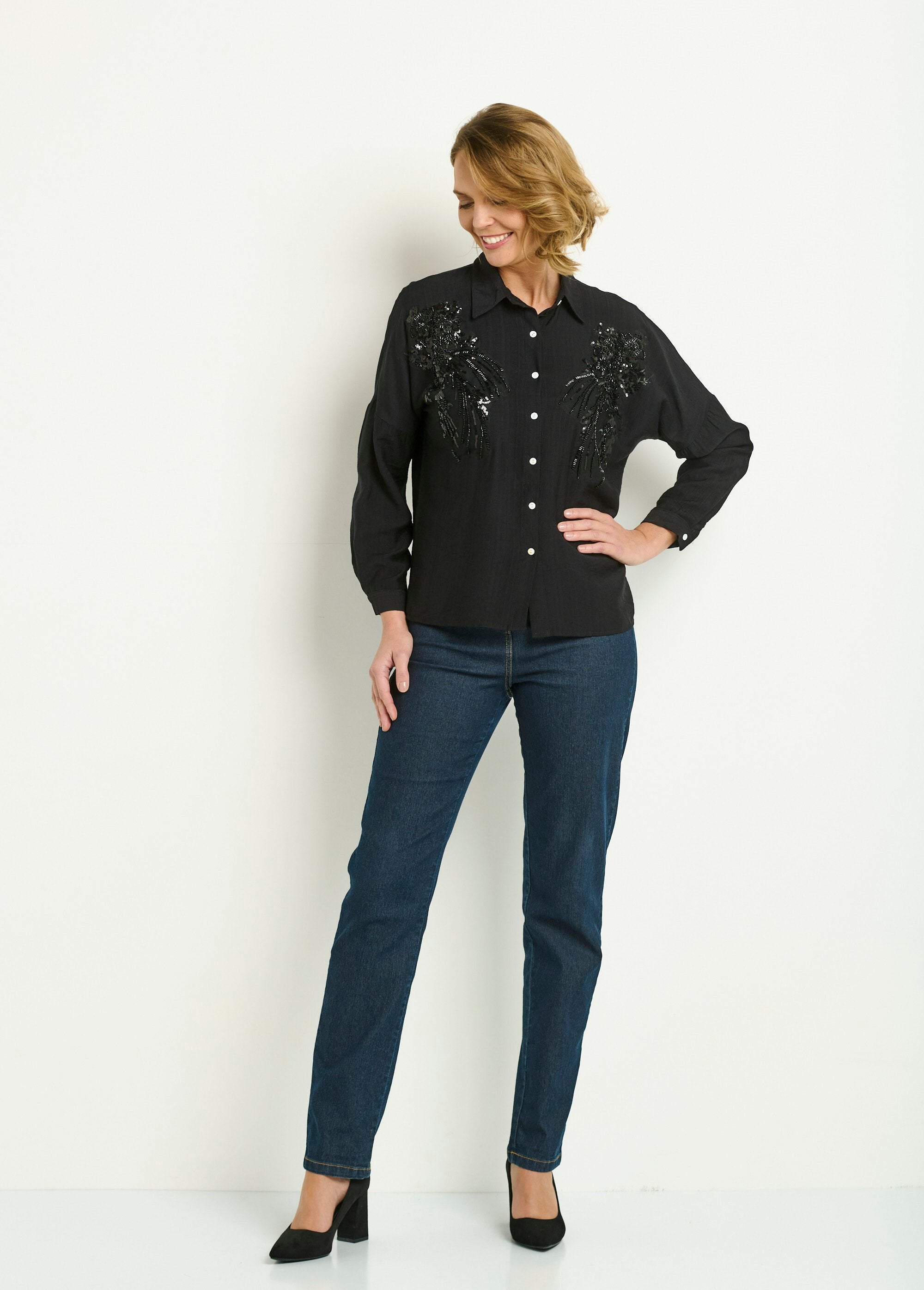 Geborduurde_blouse_met_parels_en_pailletten_Noir_SF1_slim