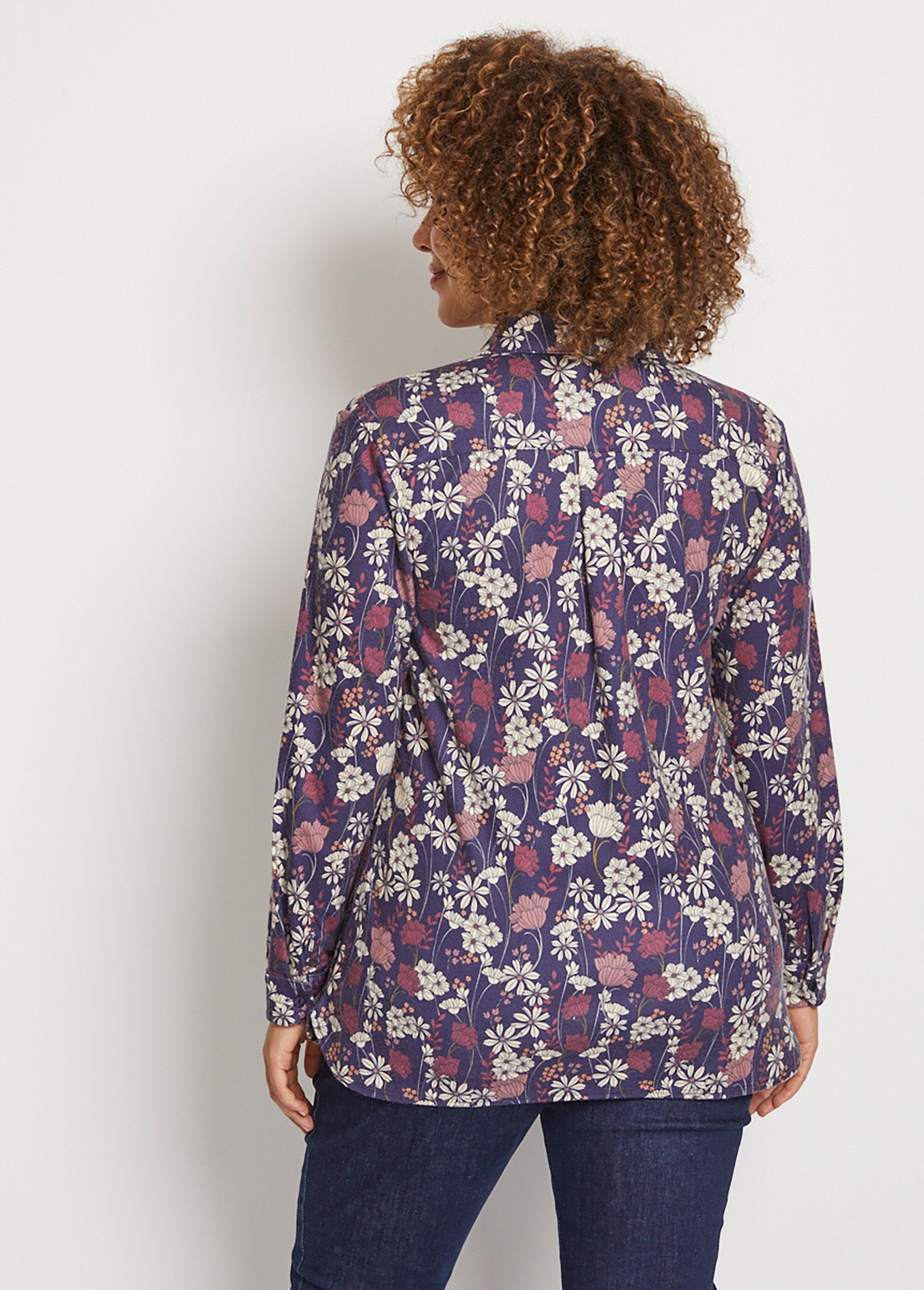 Blusa_de_malha_floral_quente_Fundo_da_Marinha_DO1_curvy