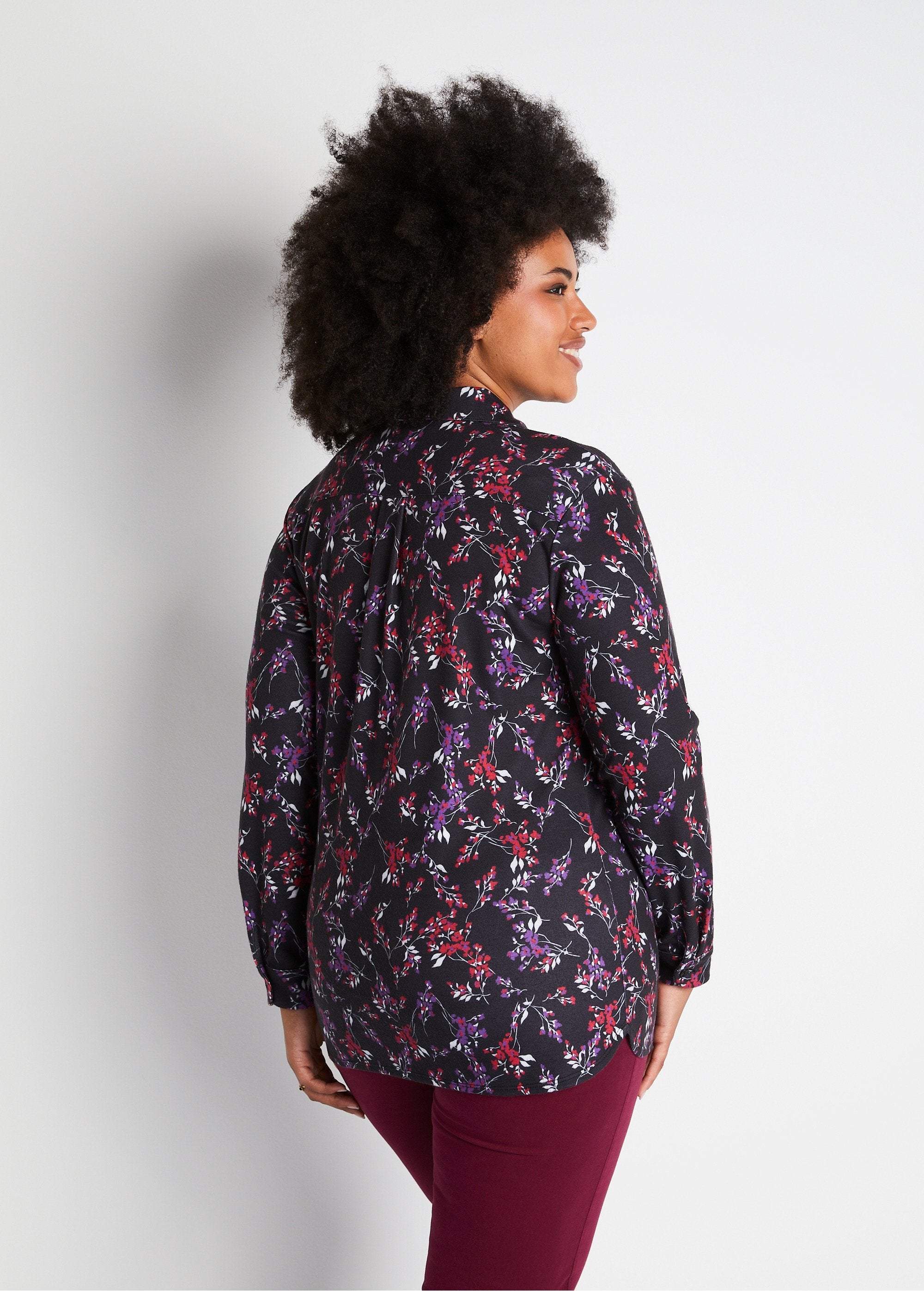 Blusa_floral_em_malha_quente_Estampa_preta_DO1_curvy