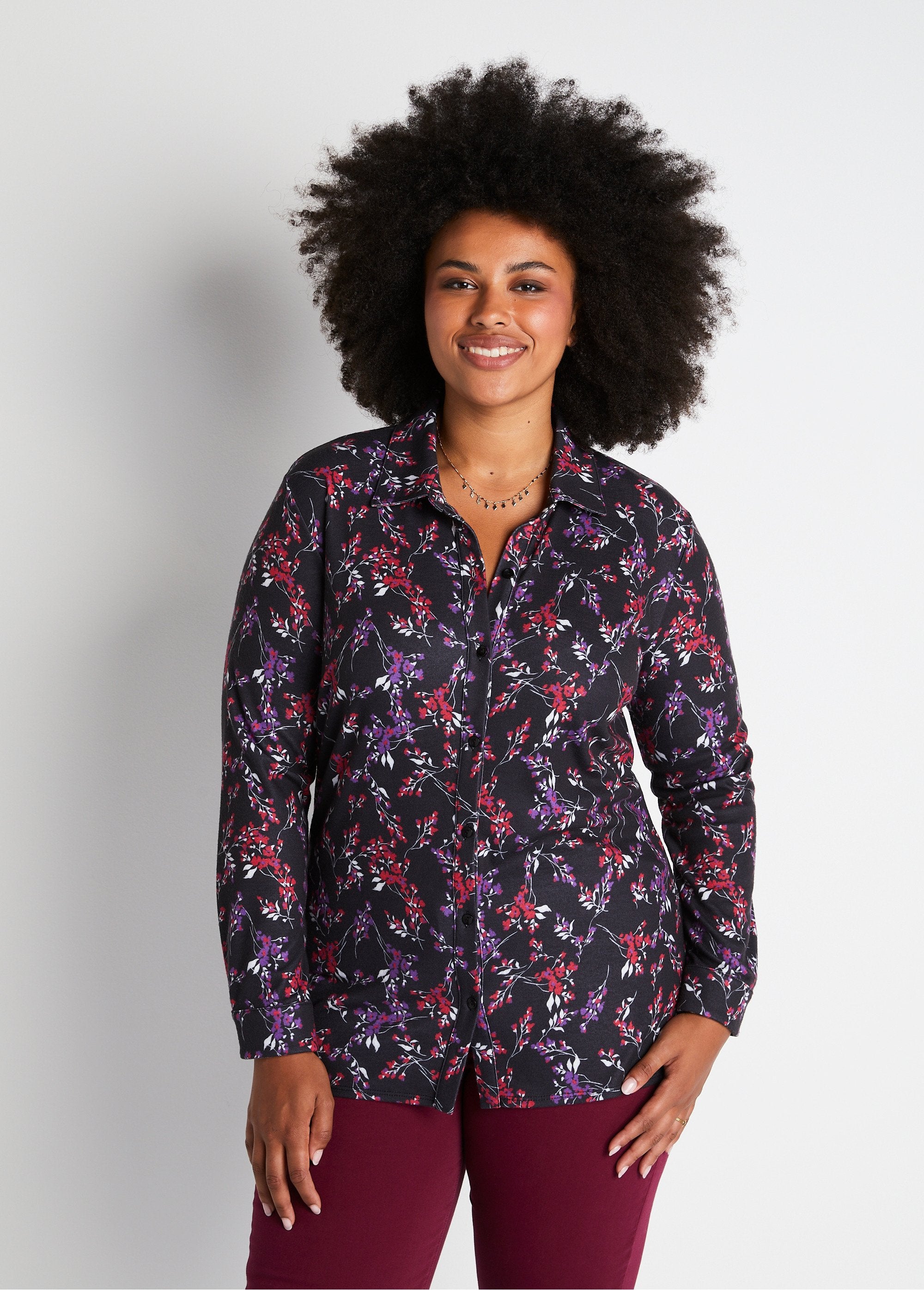 Blusa_floral_em_malha_quente_Estampa_preta_FA1_curvy