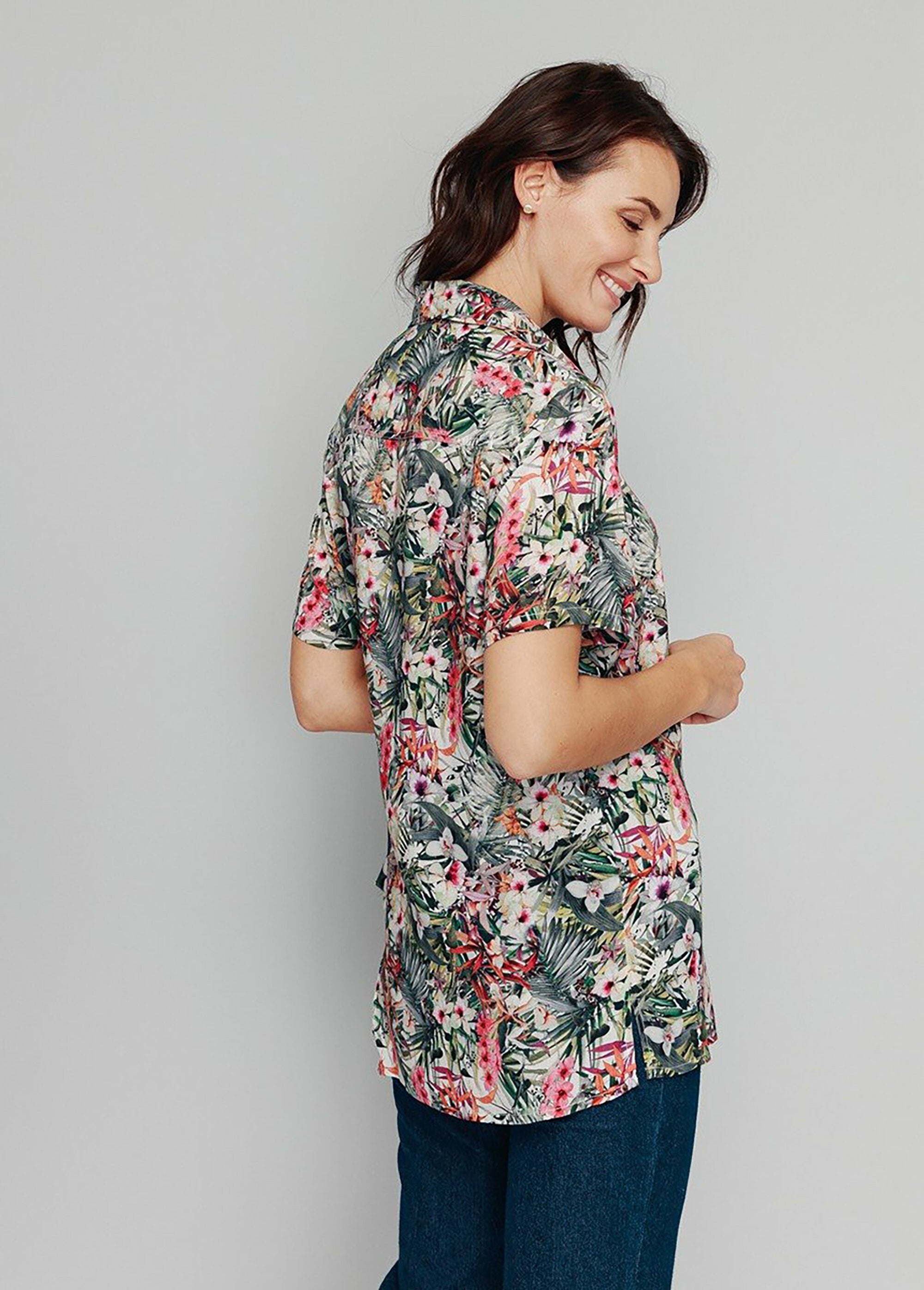 Lange_blouse_met_korte_mouwen_en_print_Framboos_en_groen_DO1_slim