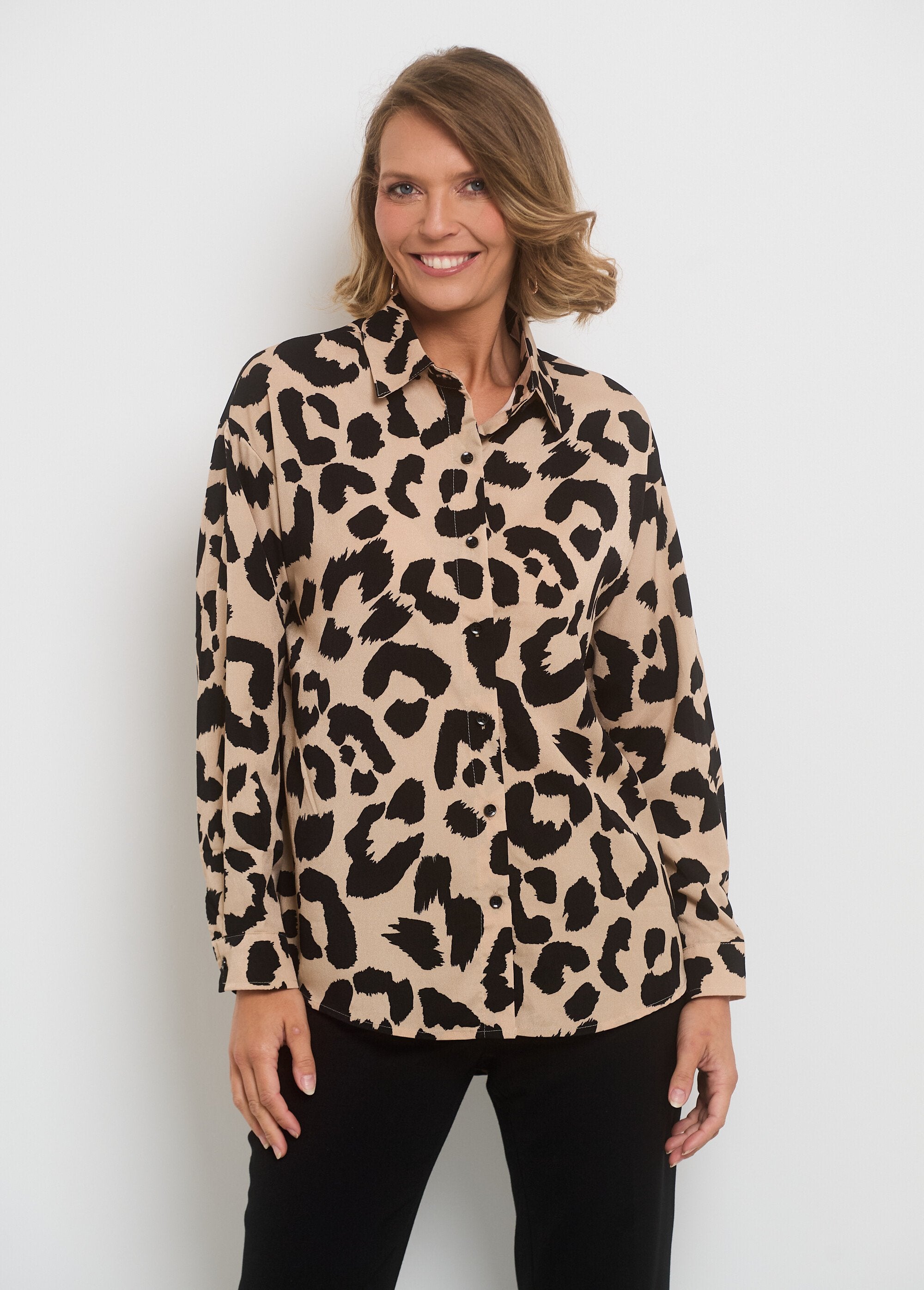 Stijlvolle_blouse_met_luipaardprint_Beige_et_noir_FA1_slim