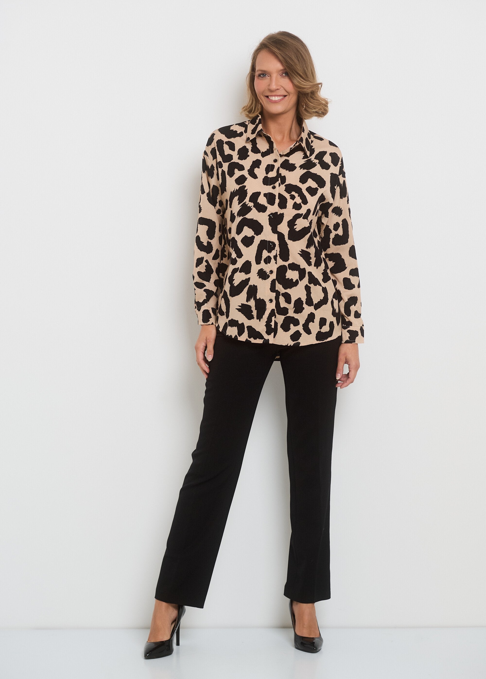 Stijlvolle_blouse_met_luipaardprint_Beige_et_noir_SF1_slim