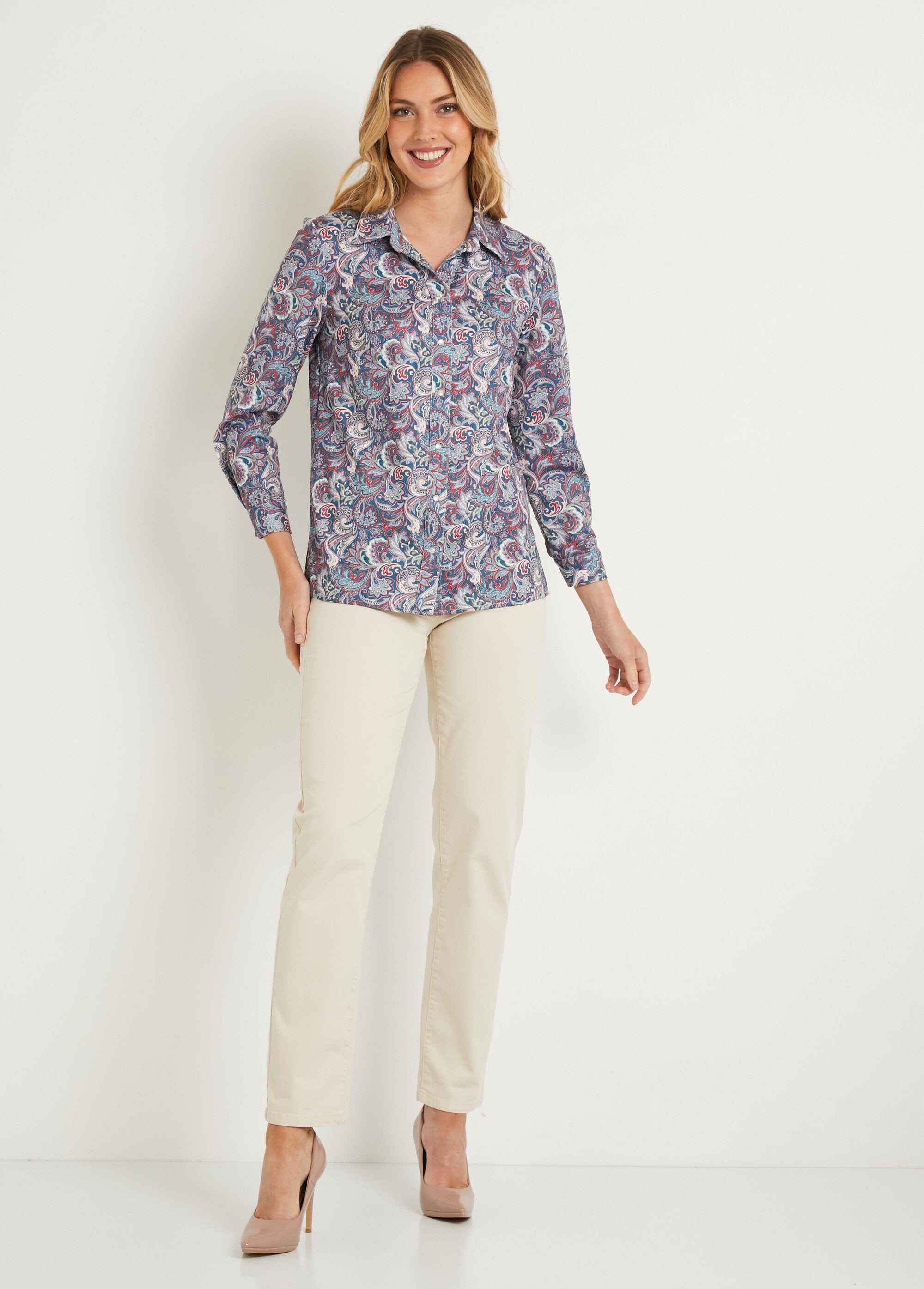 Blusa_longa_estampa_paisley_com_botões_de_pressão_Fundo_esmeralda_SF1_slim