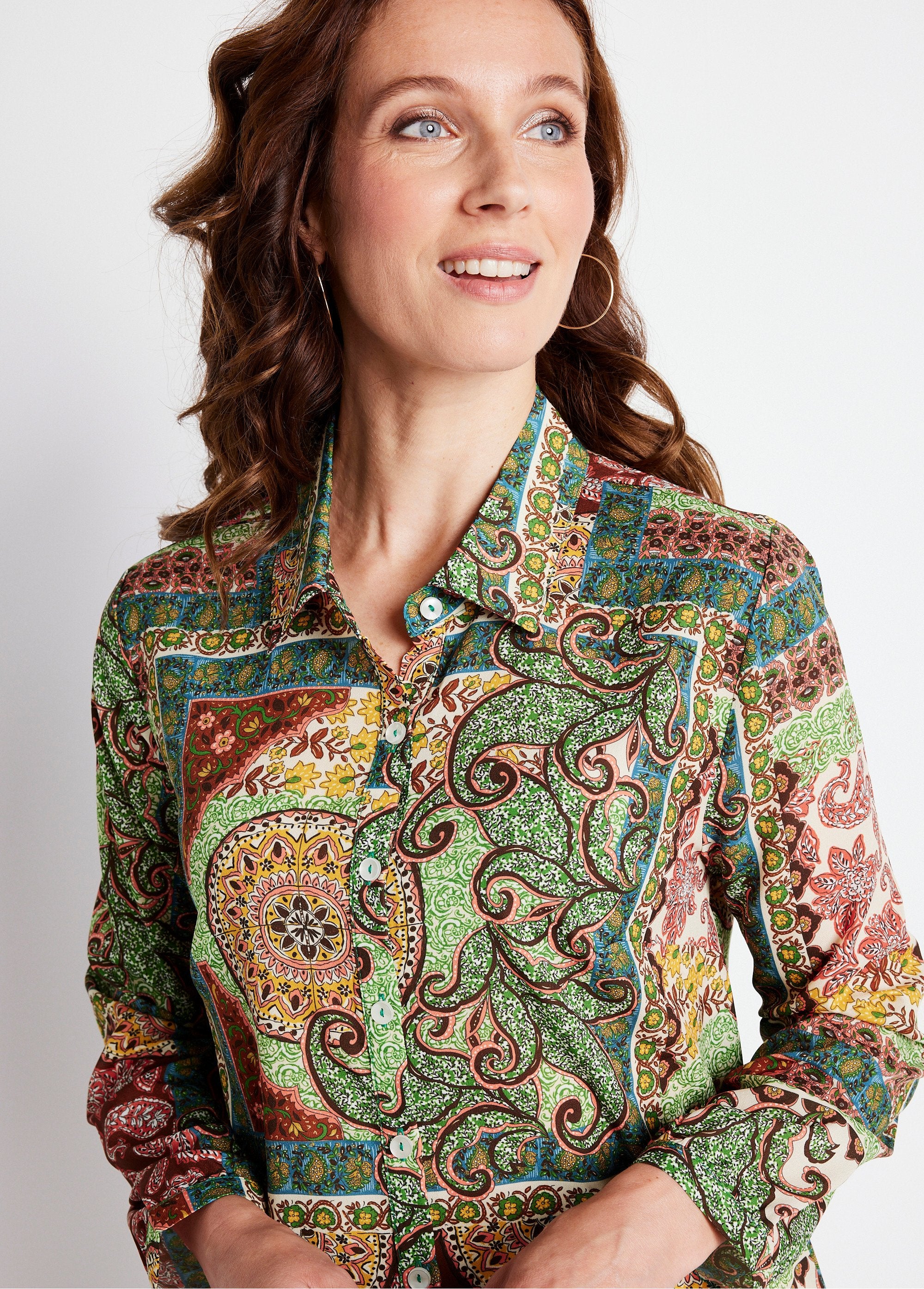 Bedrukte_blouse_met_lange_mouwen_Kameelprint_DE1_slim