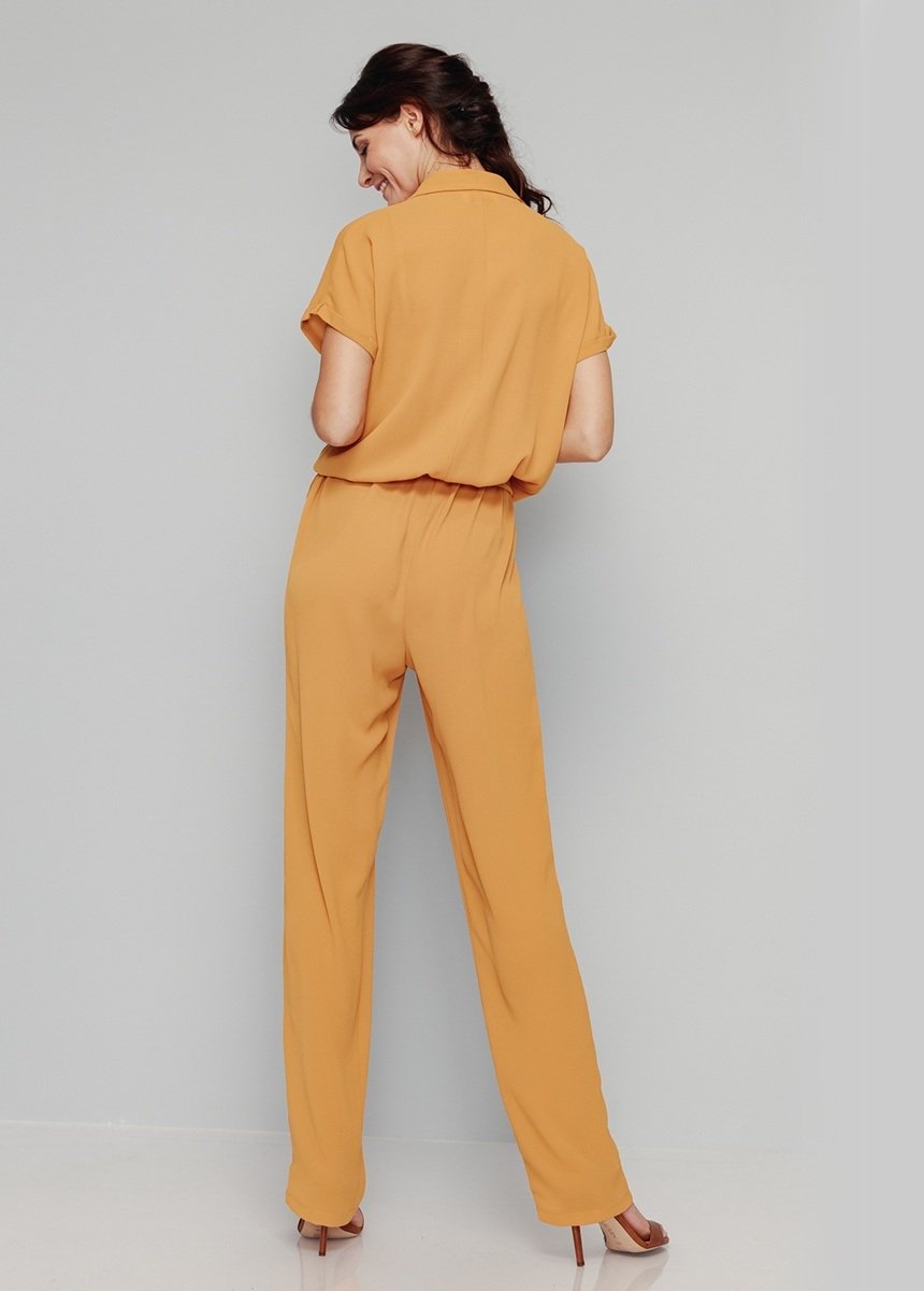 Effen_broekpak_met_elastische_tailleband_Uni_miel_DO1_slim