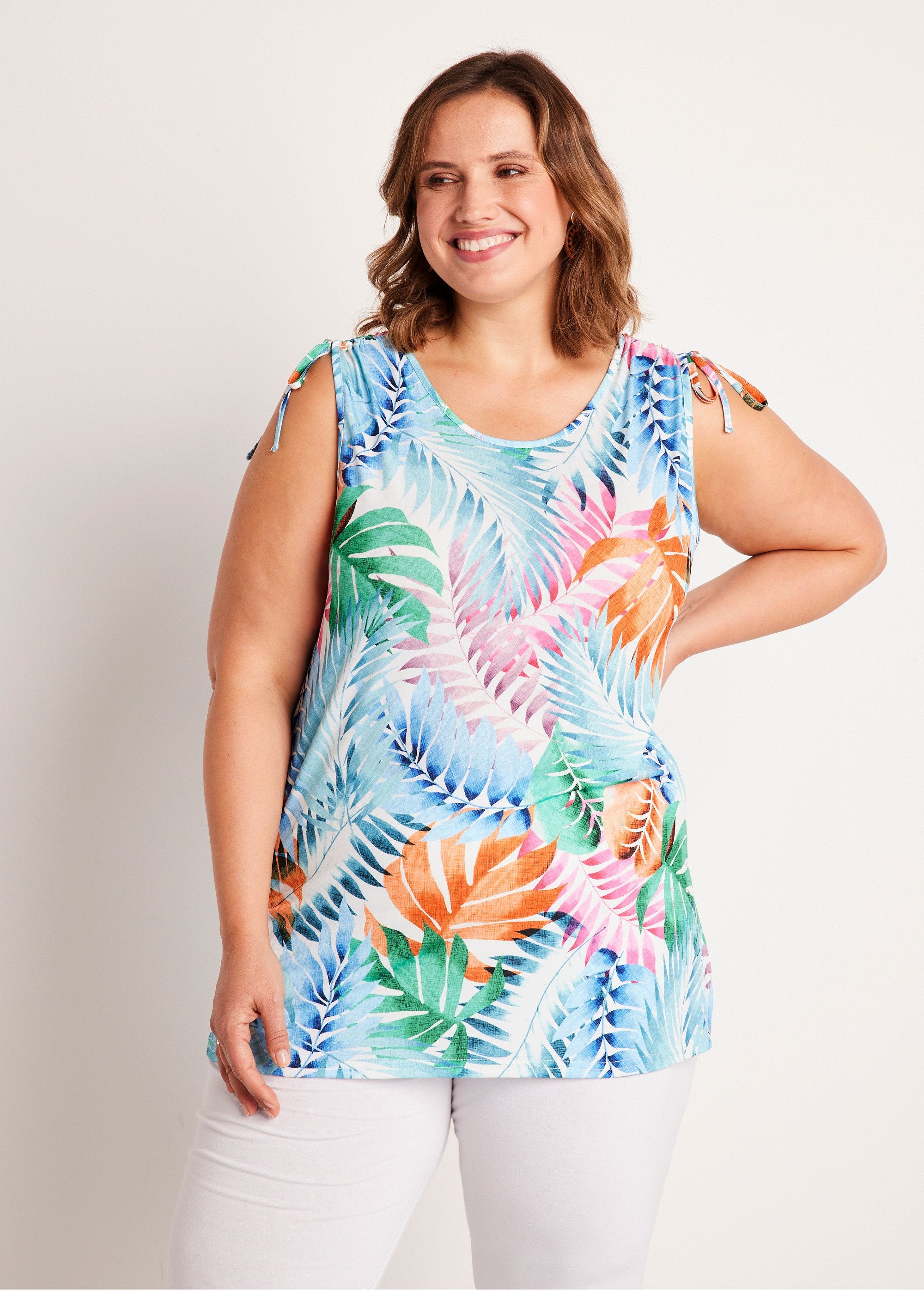 Lange_tanktop_met_groenteprint_witte_achtergrond_FA1_curvy