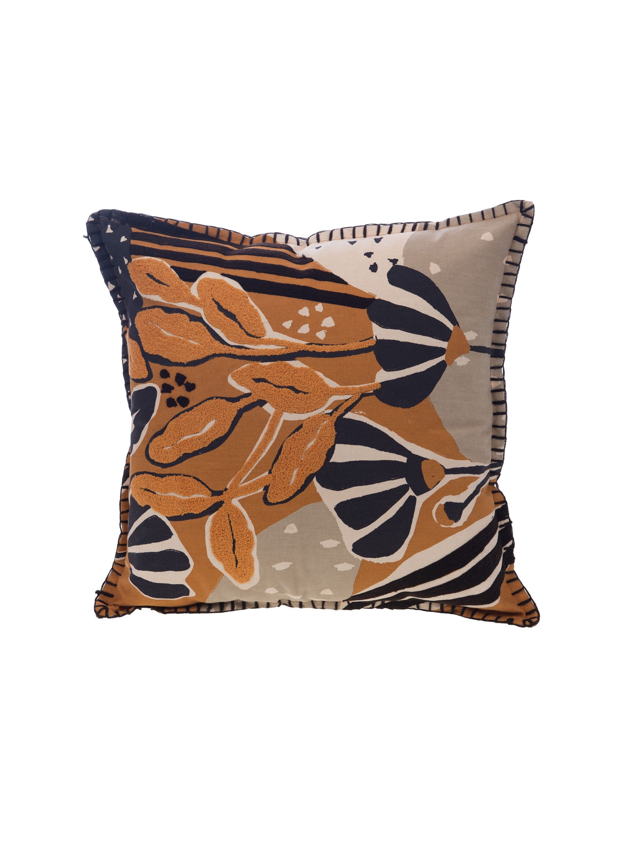 Coussin_carré_avec_motif_ethnique_tufté_Camel_FA1_slim