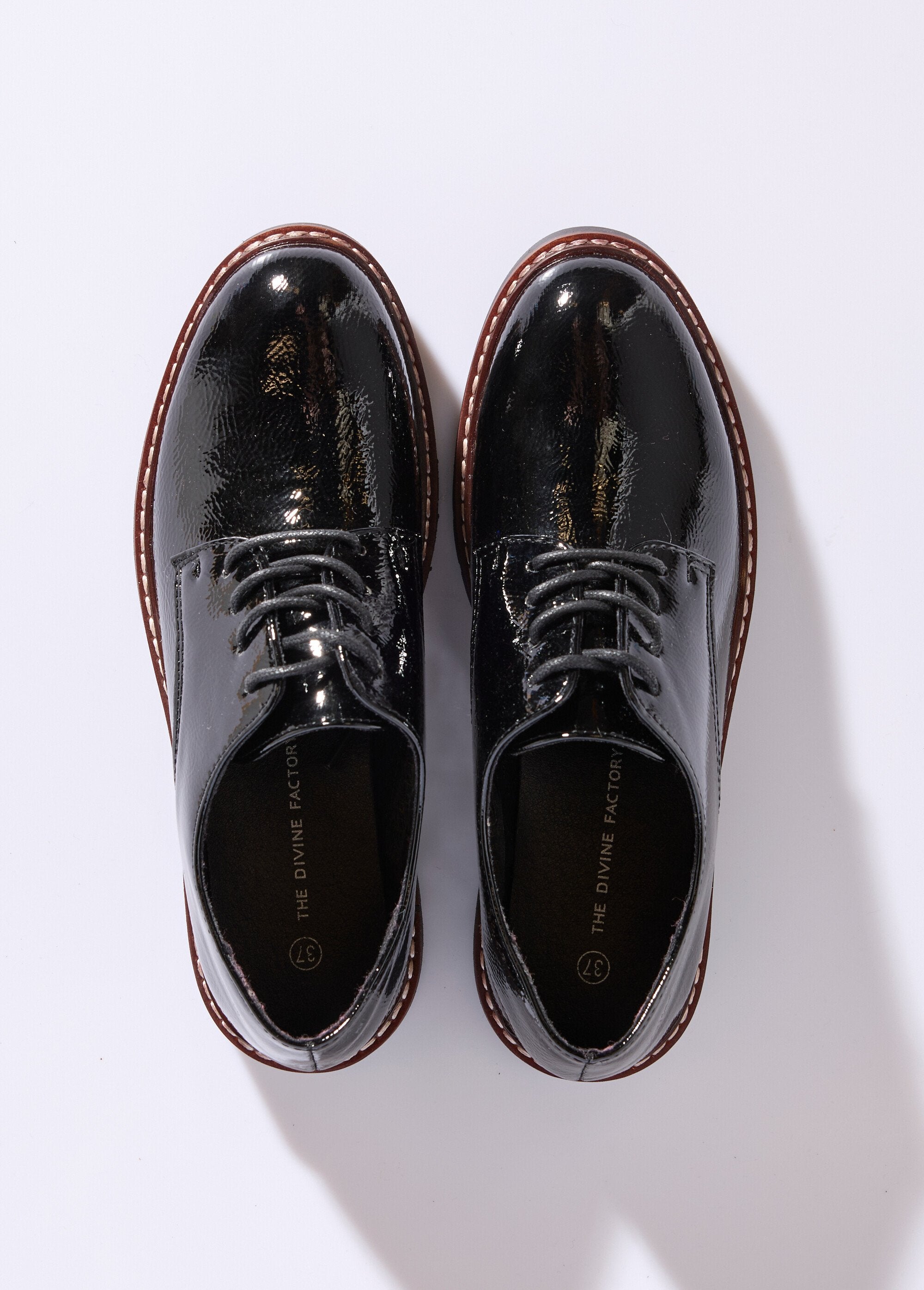 Trendy_derbies_met_lakveters_Noir_OV1_slim