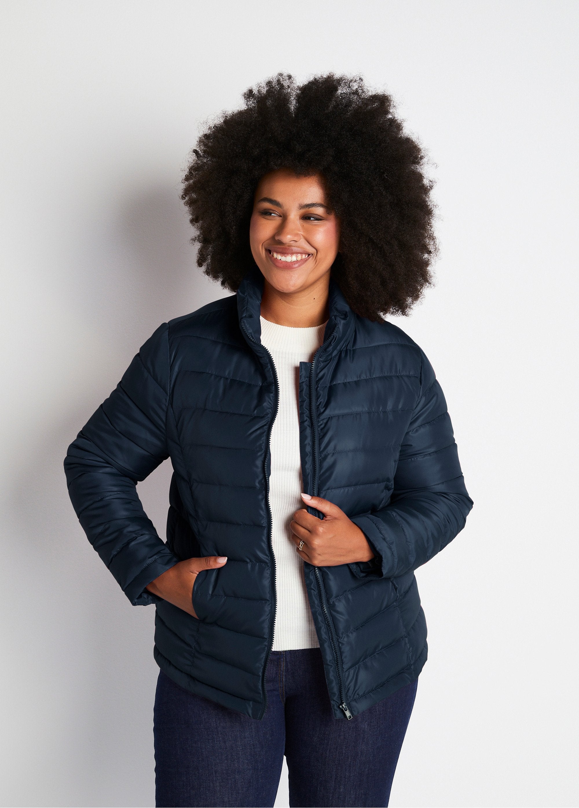 Short_zipped_down_jacket_with_long_sleeves_Marine_FA1_curvy