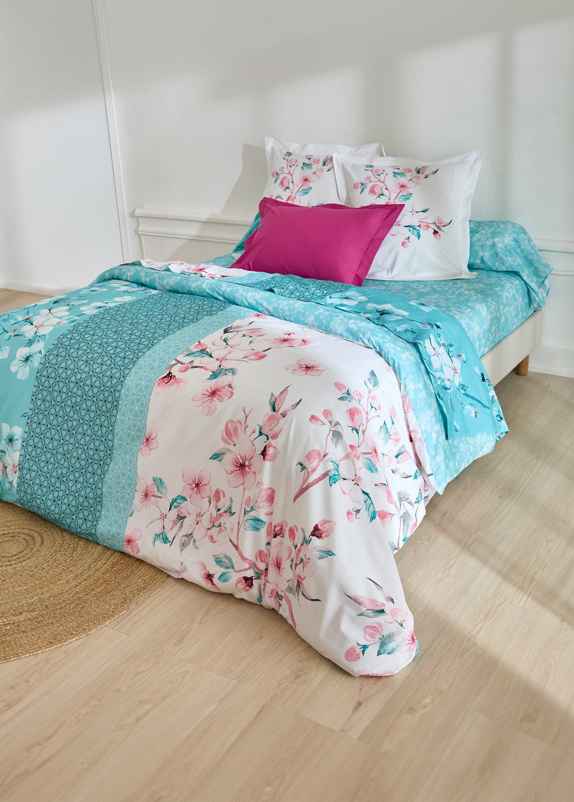 Katoenen_onderlaken_met_bloemenprint_en_gekleurde_streep_Imprime_FA1_slim