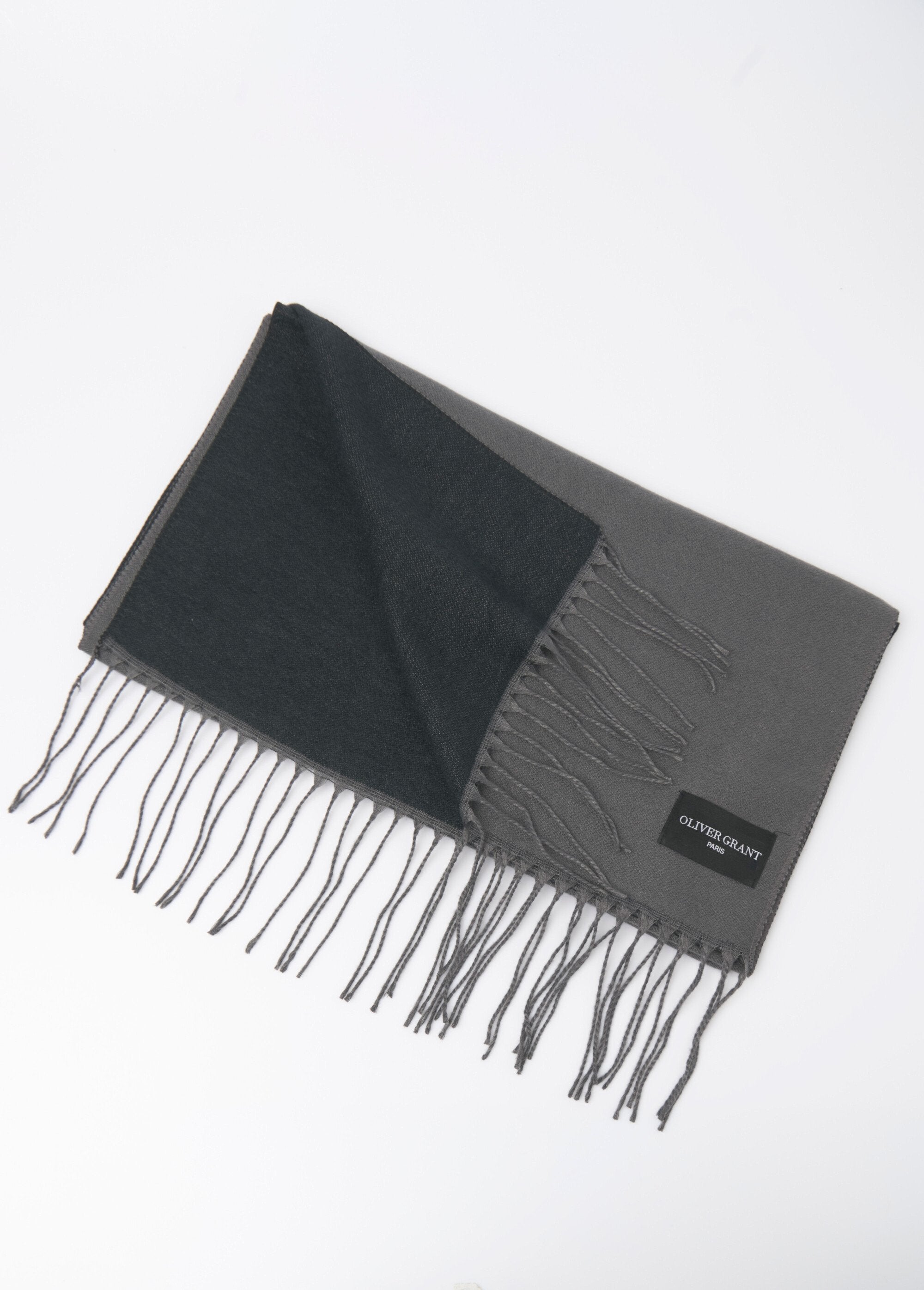 Omkeerbare_tweekleurige_sjaal_met_franjes_Gris_DE1_slim