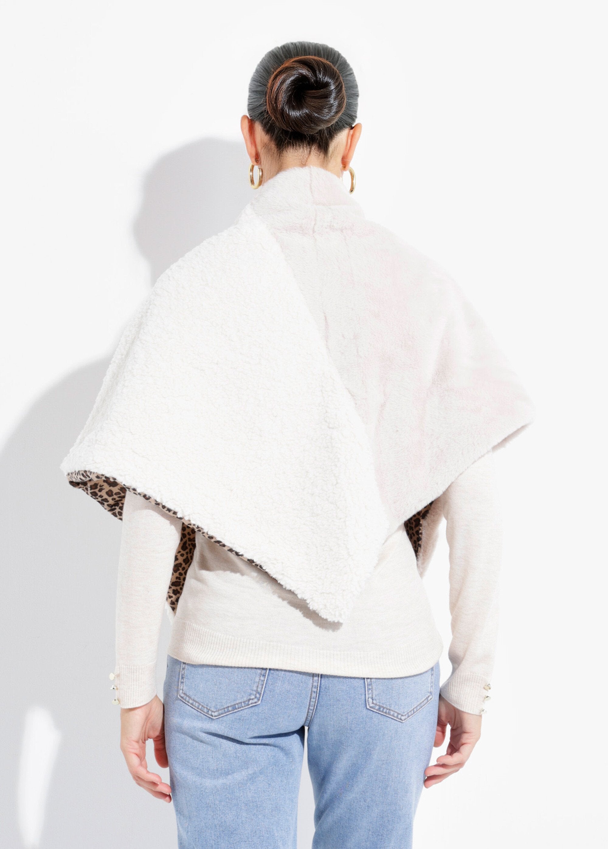 Echarpe_triangle_à_nouer_fausse_fourrure_Ecru_DO1_slim