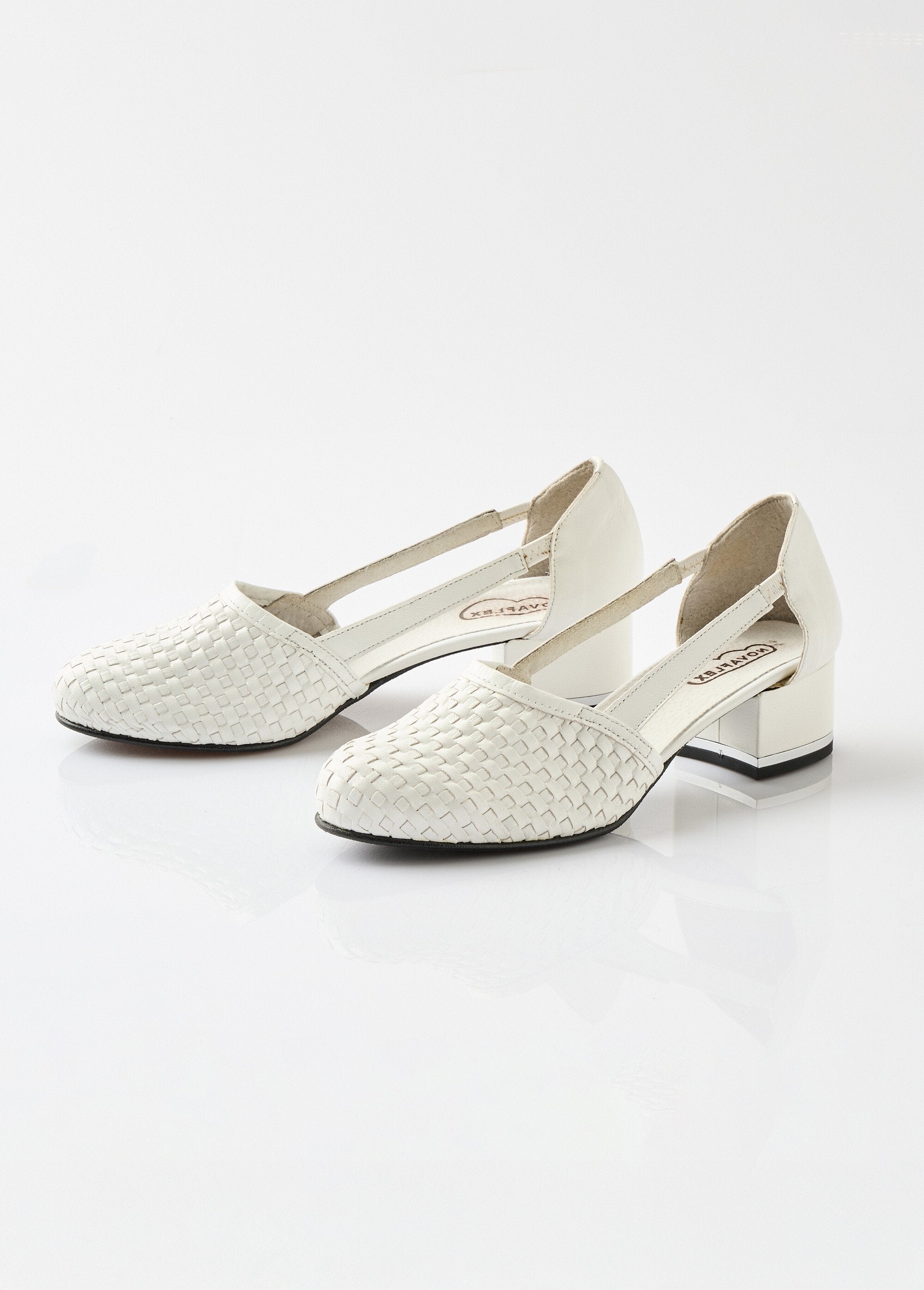 Leather_heeled_pumps_White_DE1_slim