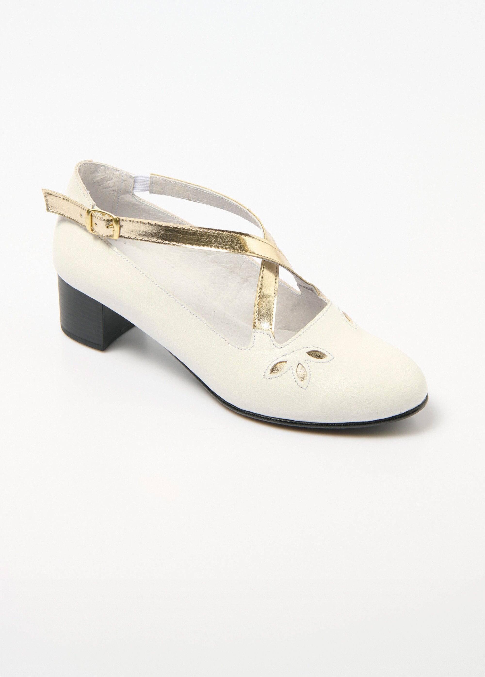 Comfortabele_wijdte_leren_pumps_met_kruisband_Blanc_et_dore_FA1_slim