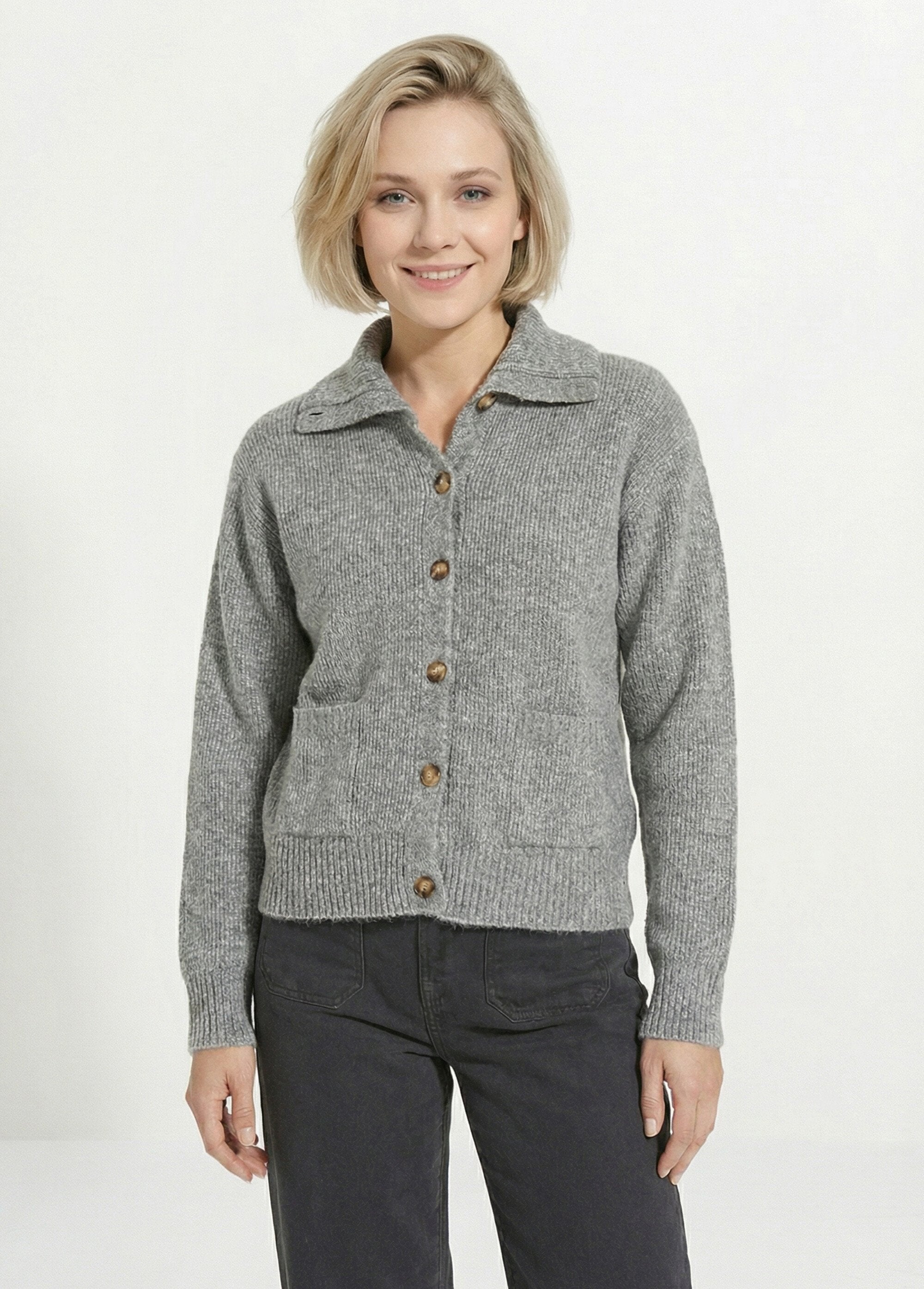 Warm_geribd_vest_met_knopen_van_wol_en_gerecyclede_vezels_Gris_chine_FA1_slim