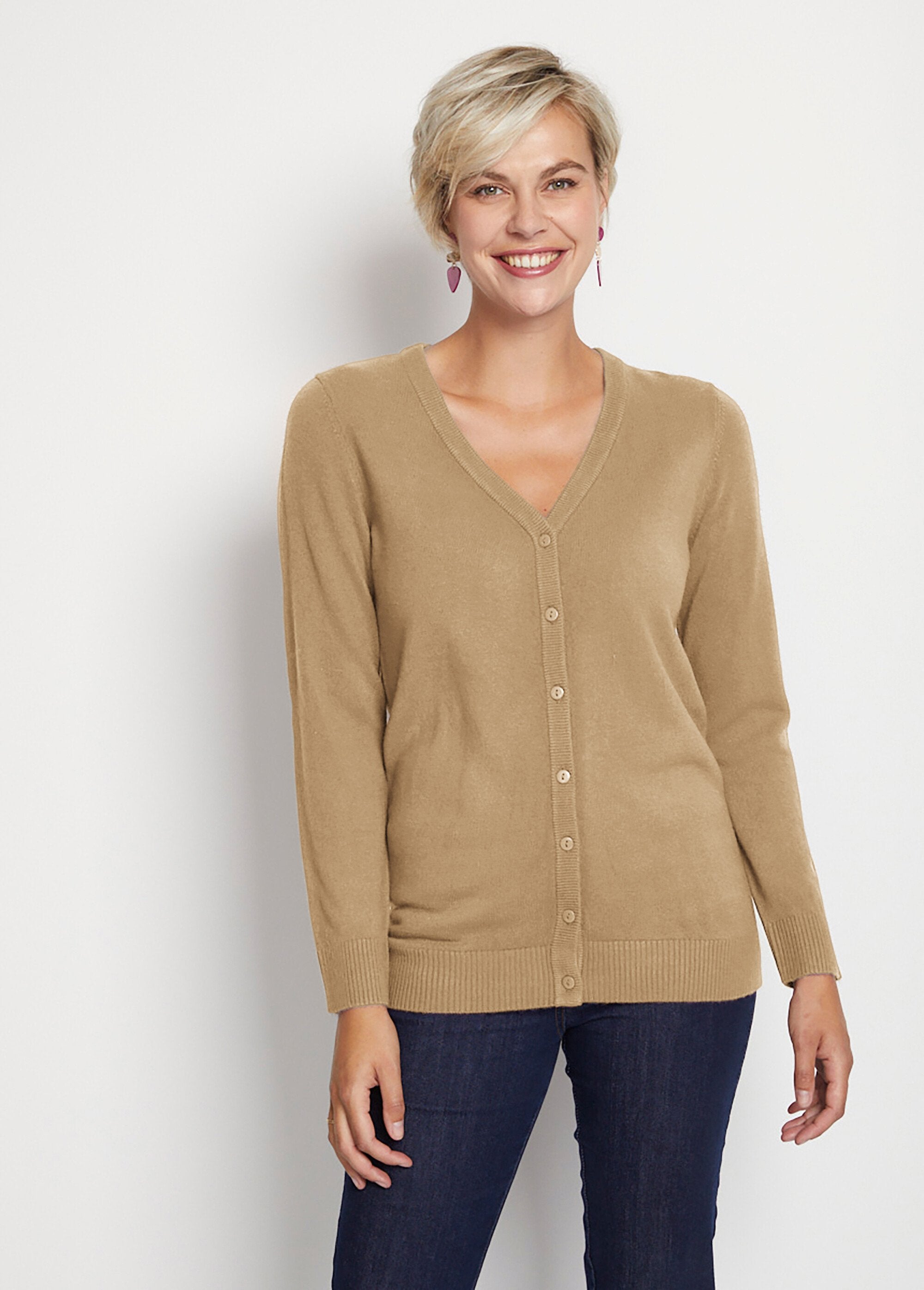 Mid-length_soft_knit_buttoned_cardigan_camel_FA1_slim