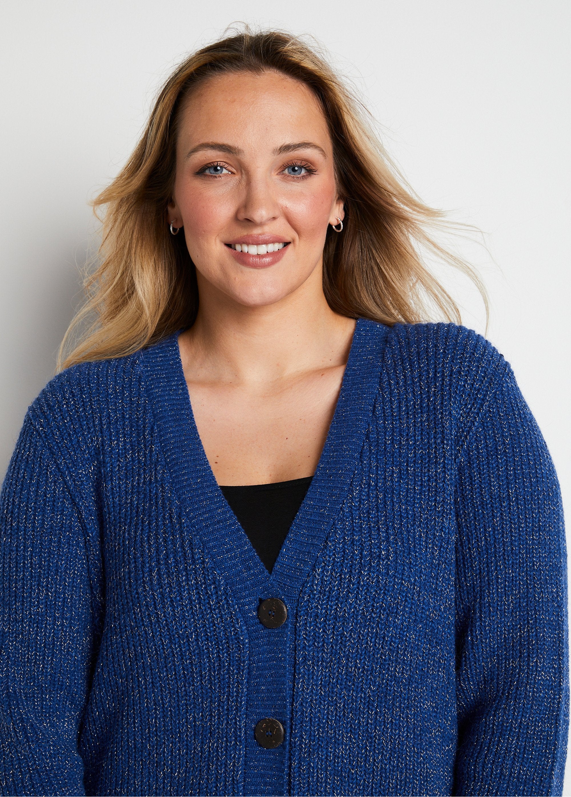 Mid-length_buttoned_cardigan_with_beaded_knit_and_wool_Blue_DE1_curvy