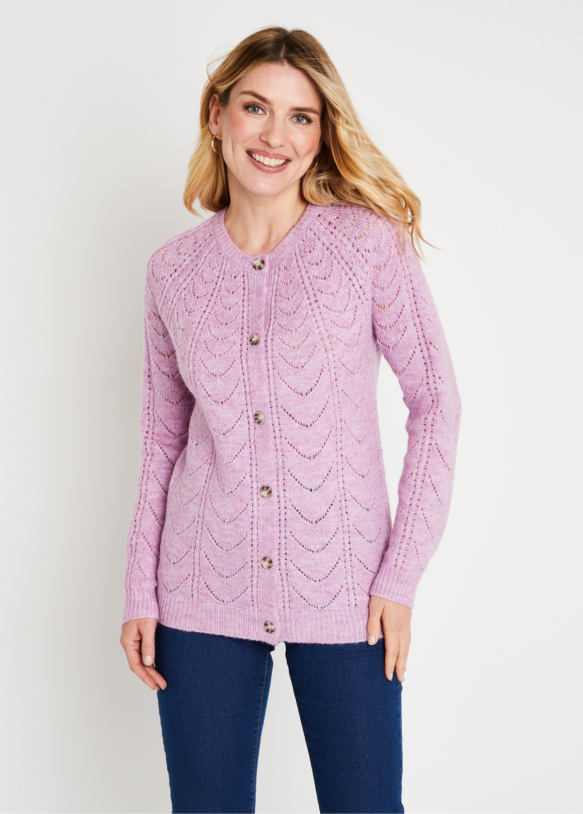 Cardigan_met_knopen_en_zoomdetails_en_ronde_hals_Lilas_FA1_slim