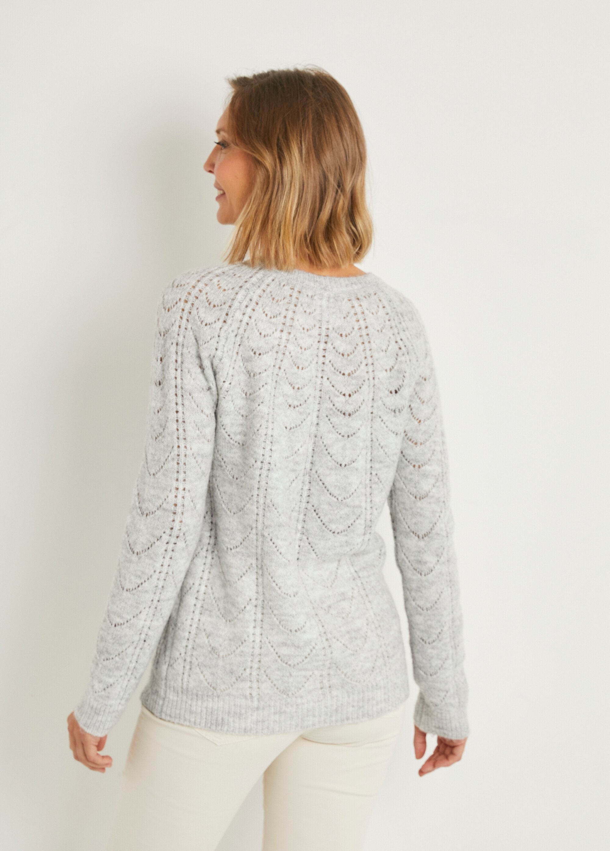 Cardigan_met_knopen_en_zoomdetails_en_ronde_hals_Gris_chine_DO1_slim