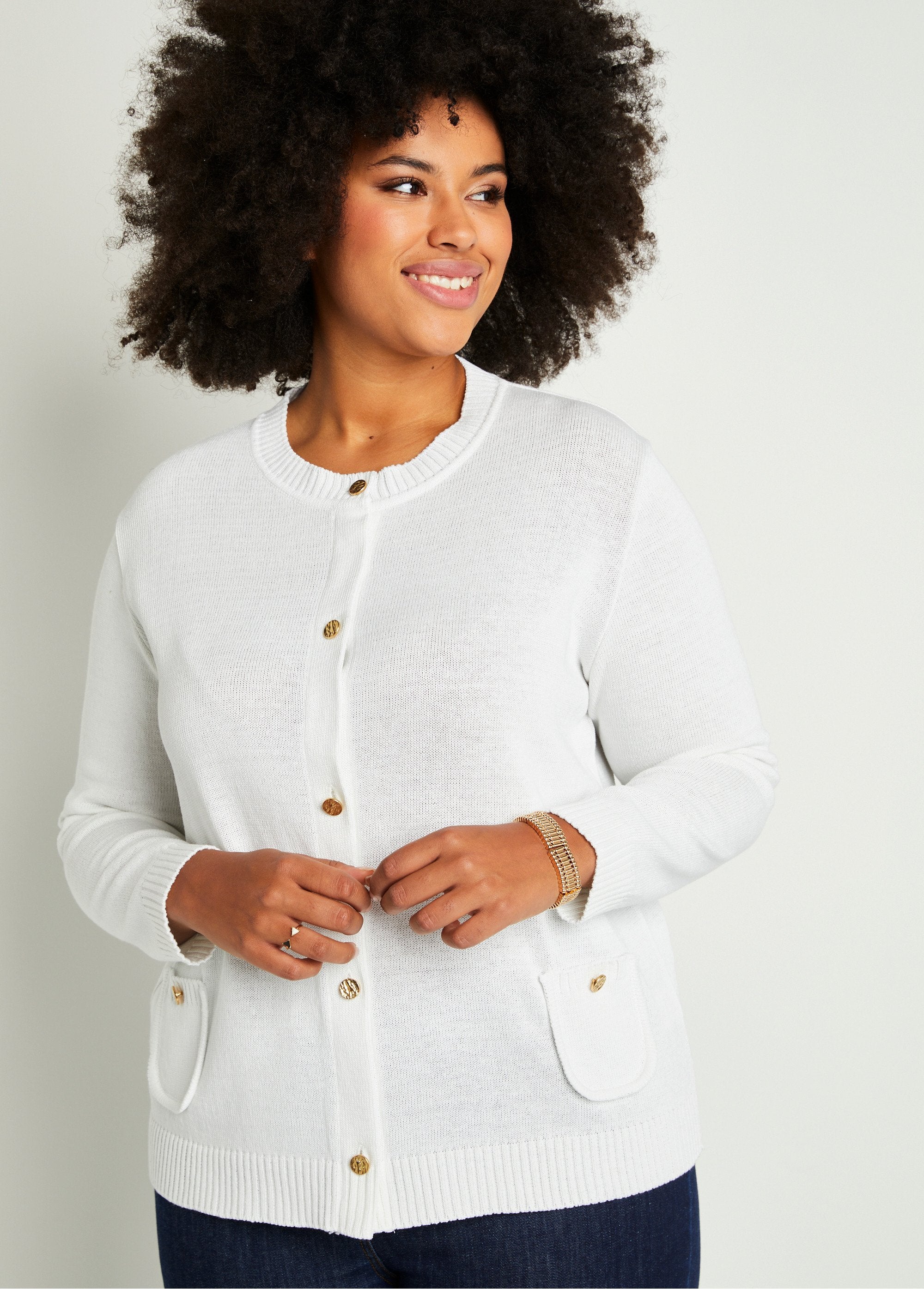 Gilet_cardigan_court_boutonné_Blanc_DE1_curvy