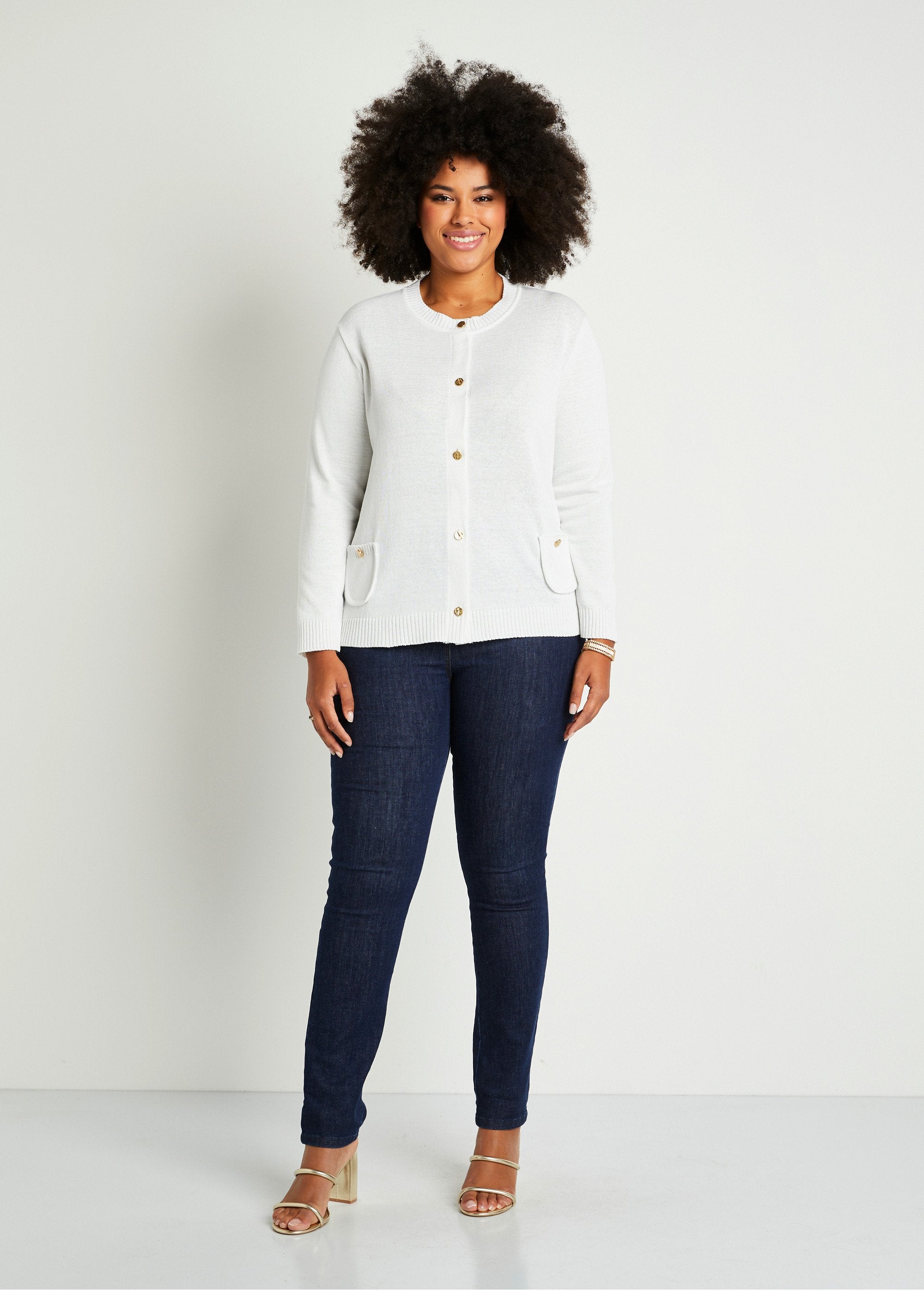 Gilet_cardigan_court_boutonné_Blanc_SF1_curvy