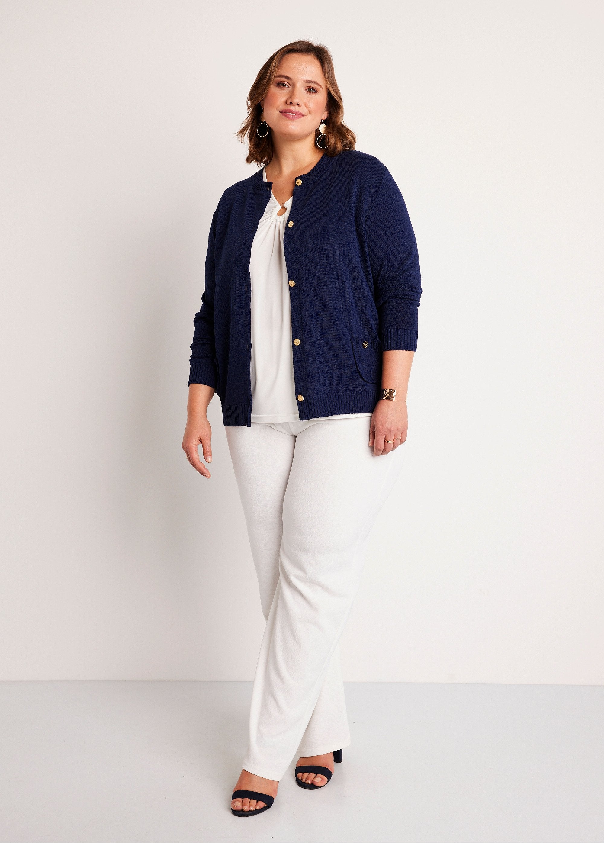 Gilet_cardigan_court_boutonné_Marine_SF1_curvy