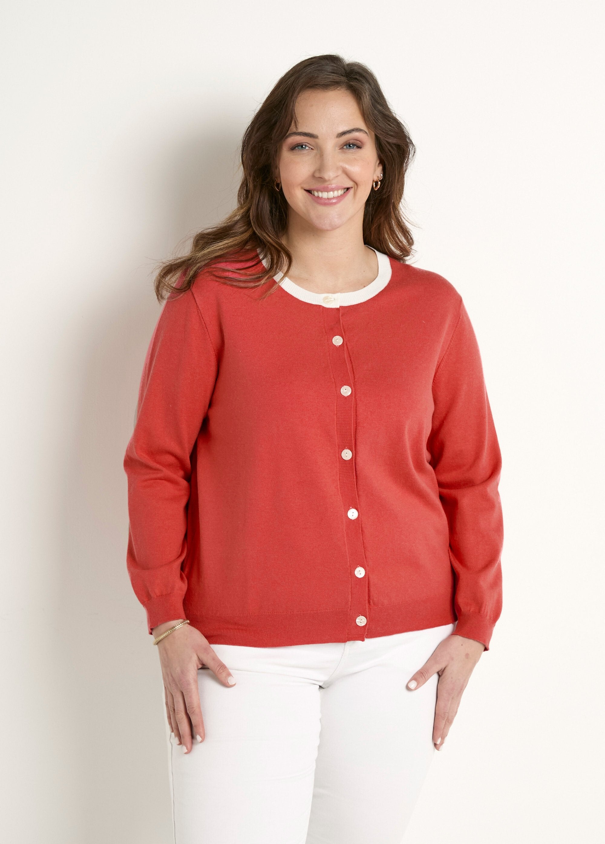 Gilet_cardigan_doux_col_rond_boutonné_Coquelicot_FA1_curvy