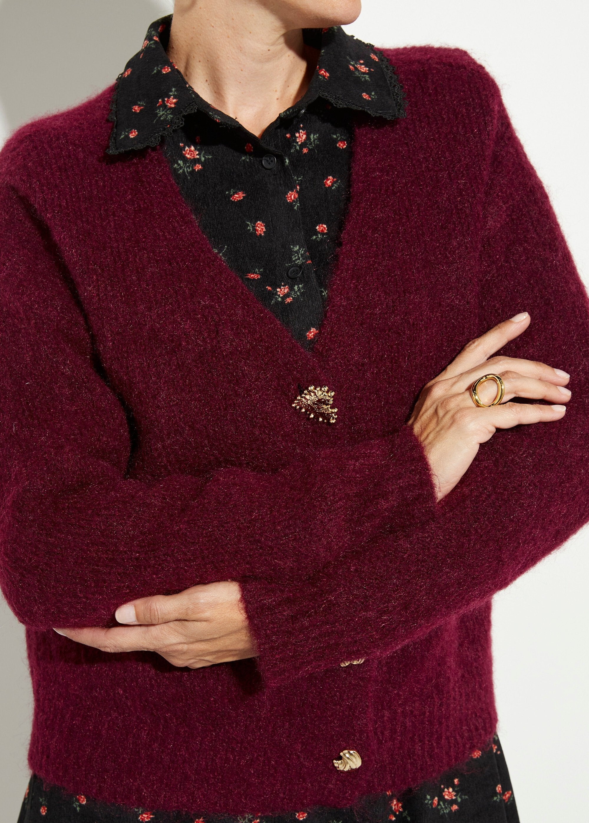 Warm_wollen_vest_met_knoopjes_met_juwelen_Bordeaux_DE1_slim