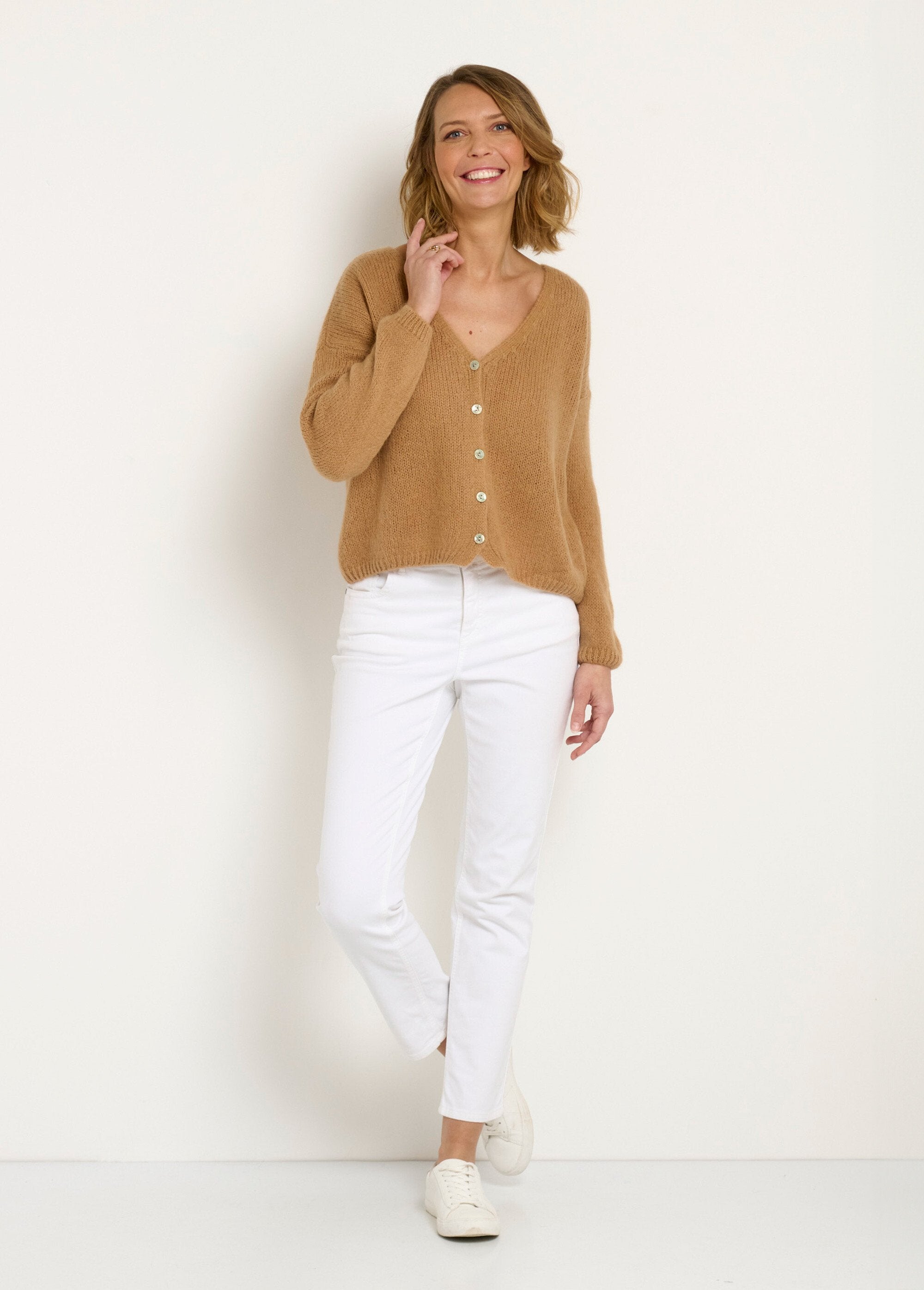 Gilet_chaud_en_mohair_avec_col_V_Camel_SF1_slim