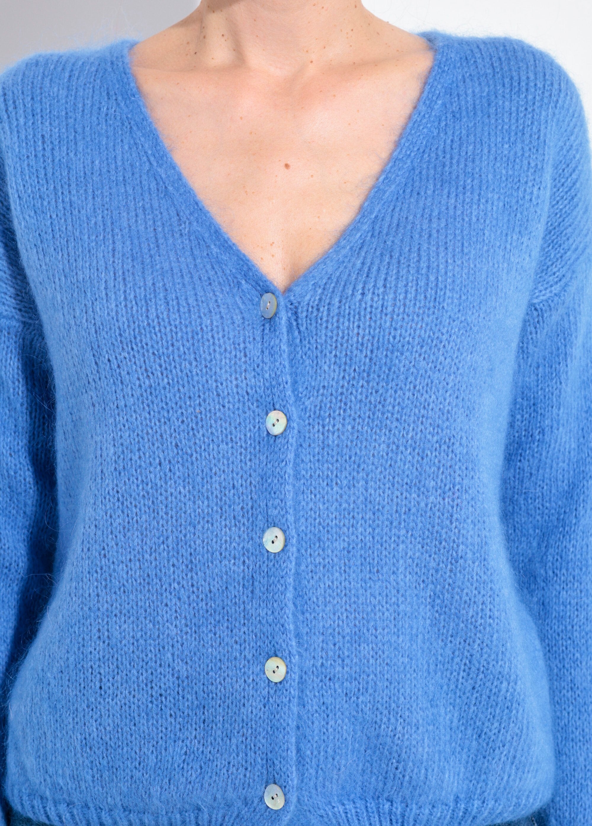 Warm,_zacht_vest_van_mohair_met_V-hals_Bleu_glacier_DE1_slim