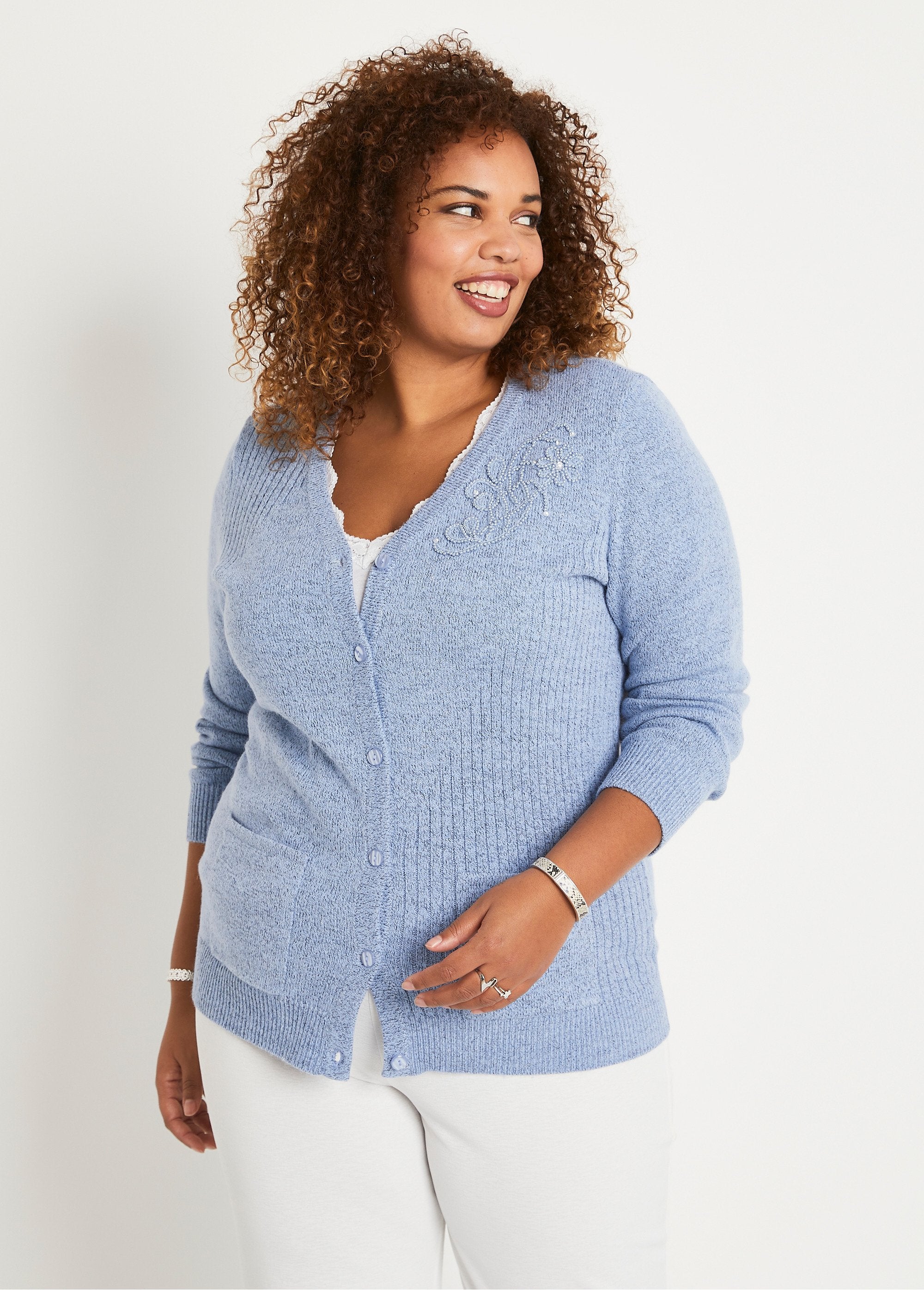 Gilet_col_V_boutonné_brodés_strassé_Bleu_FA2_curvy